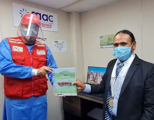 Conoce a Alejandro Anastasio, el profesor indígena de Loreto que obtuvo su licenciatura en Educación tras sustentar su tesis de manera virtual gracias a la ayuda de la PIAS Río Yavarí. ANDINA/Difusión