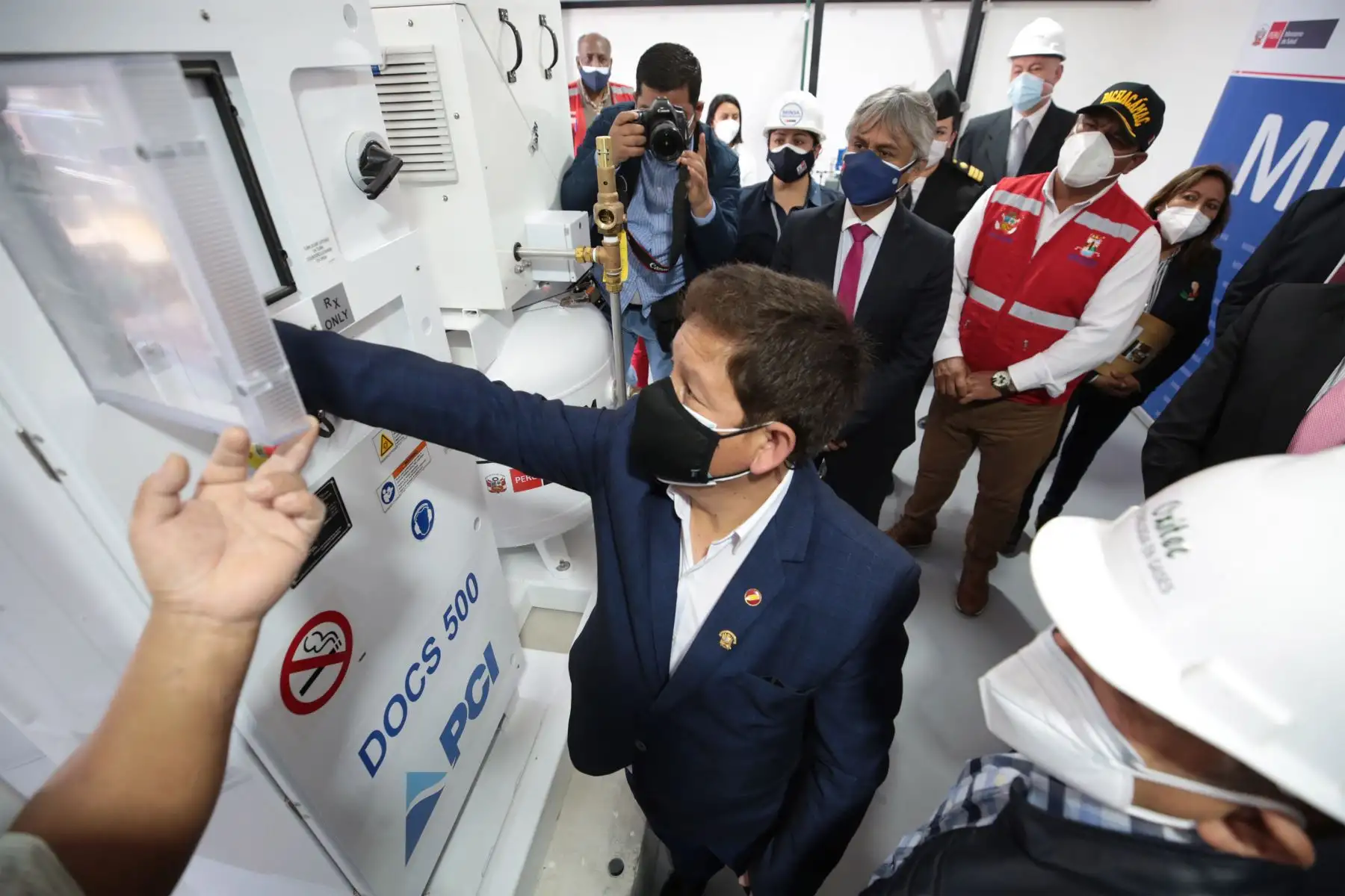 El presidente del Consejo de Ministros, Guido Bellido , junto a autoridades del Ejecutivo y gobierno local, inaugura nueva planta de oxígeno medicinal en Villa María del Triunfo.
Foto: PCM
