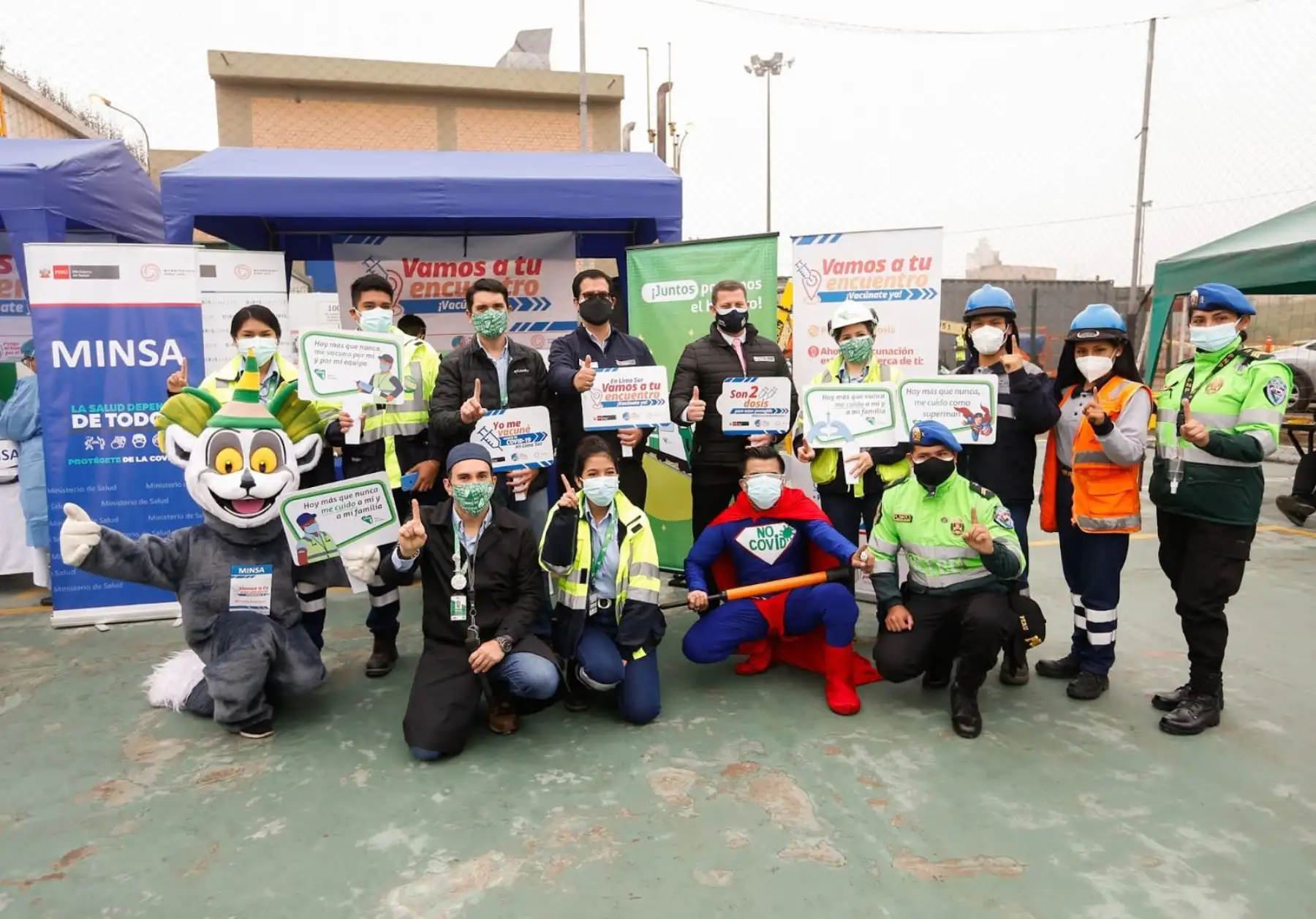 Hoy vacunaron a trabajadores de Línea 1 del Metro bajo estrategia "Vamos a tu encuentro, ¡vacúnate ya!". Foto: Minsa.