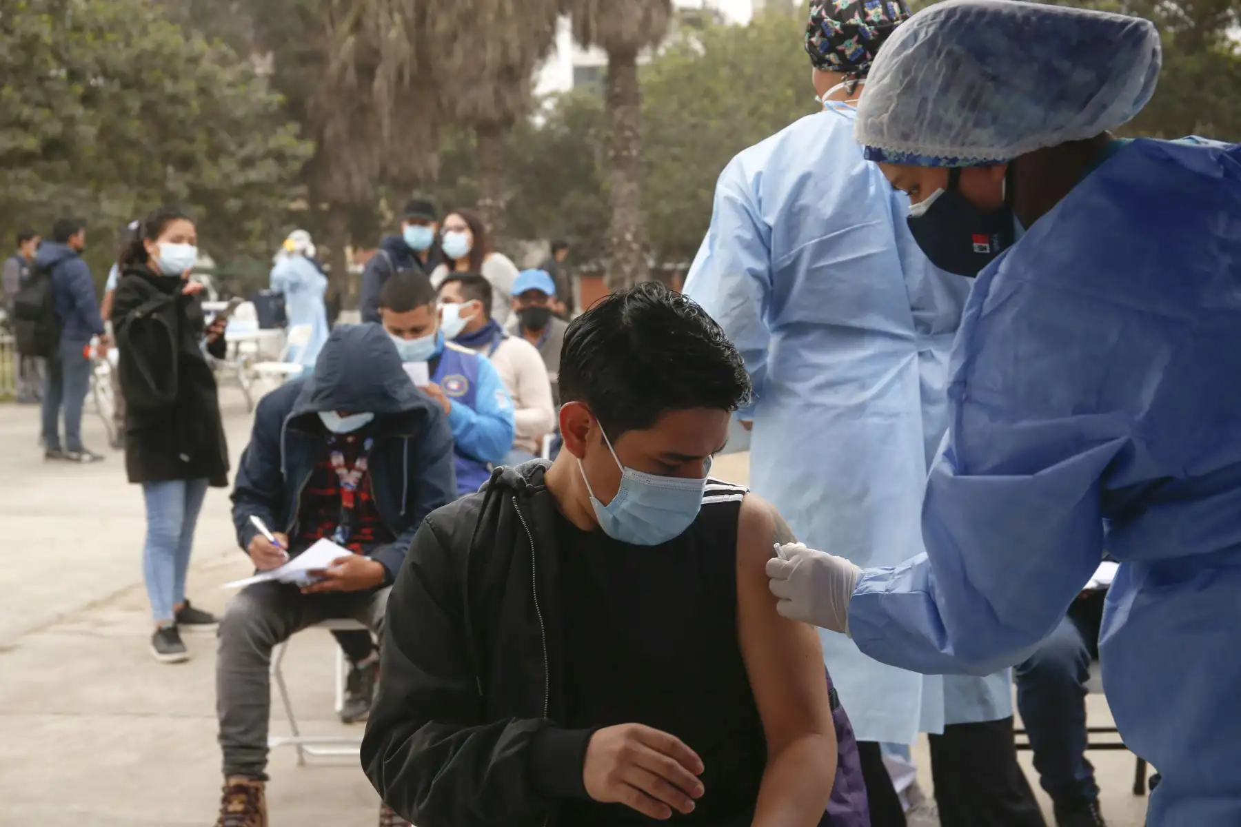 Viceministro  de Prestaciones y Aseguramiento en Salud, Bernardo  Ostos, supervisa campaña de Salud en San Juan de Lurigancho. Foto: Minsa
