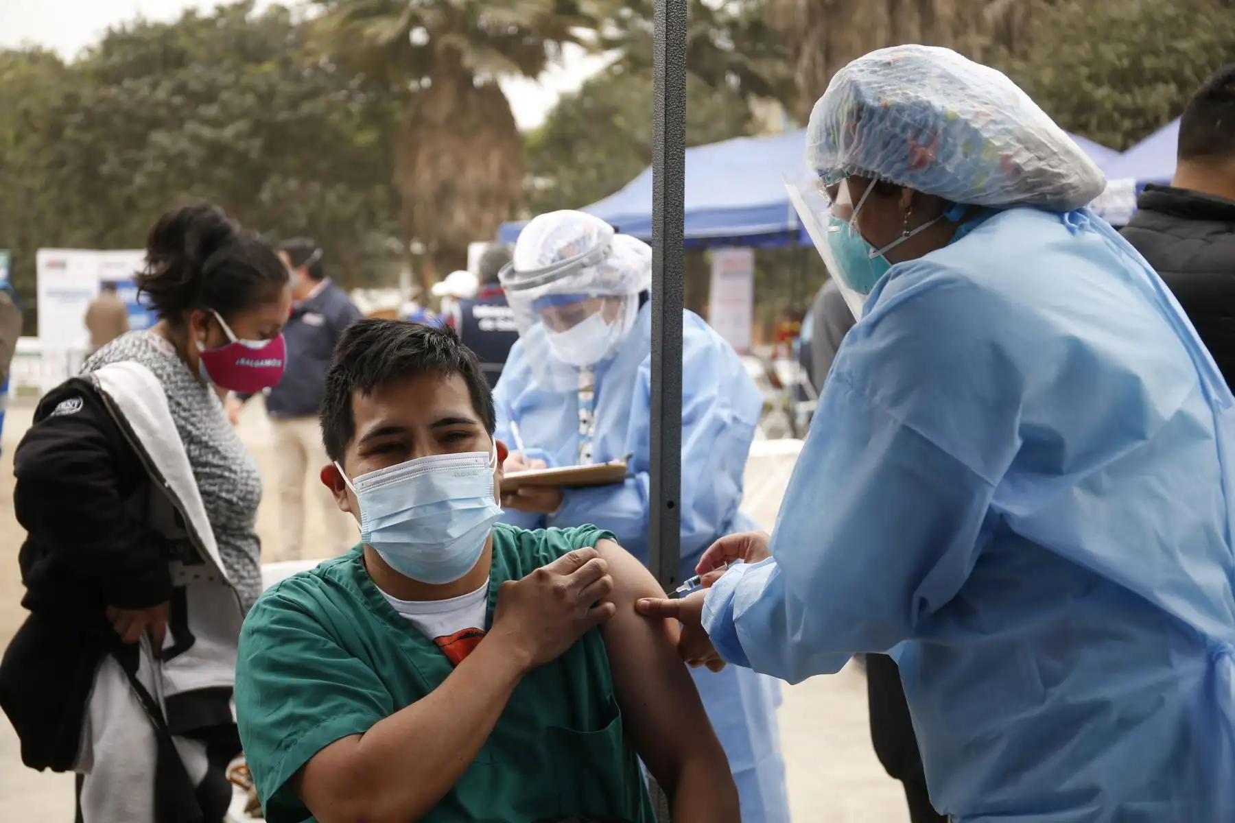 Viceministro  de Prestaciones y Aseguramiento en Salud, Bernardo  Ostos, supervisa campaña de Salud en San Juan de Lurigancho. Foto: Minsa
