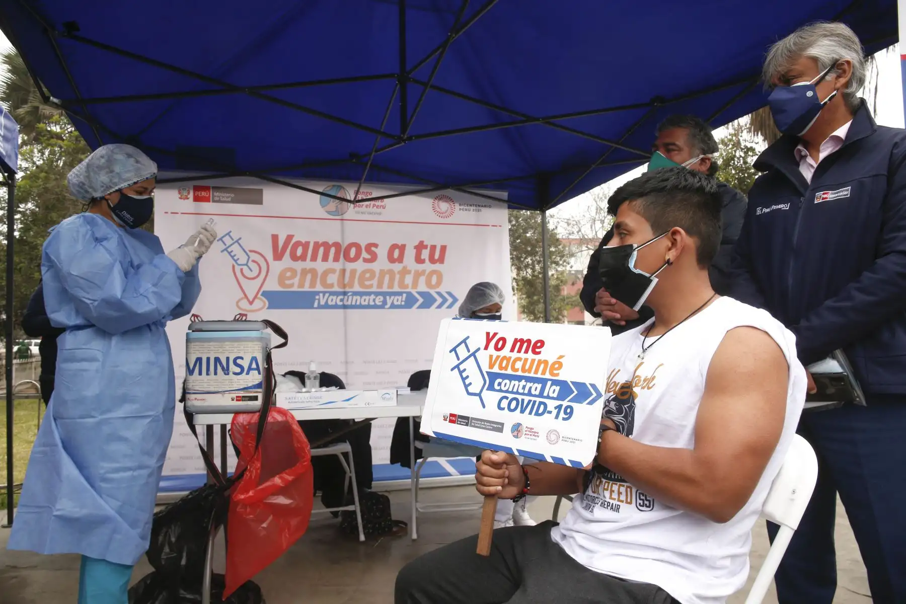Viceministro  de Prestaciones y Aseguramiento en Salud, Bernardo  Ostos, supervisa campaña de Salud en San Juan de Lurigancho. Foto: Minsa