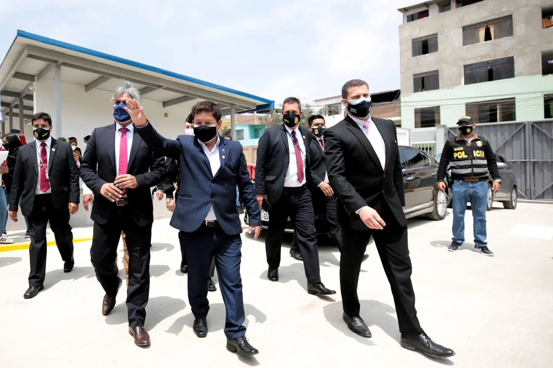 El presidente del Consejo de Ministros, Guido Bellido , junto a autoridades del Ejecutivo y gobierno local, inaugura nueva planta de oxígeno medicinal en Villa María del Triunfo.
Foto: PCM