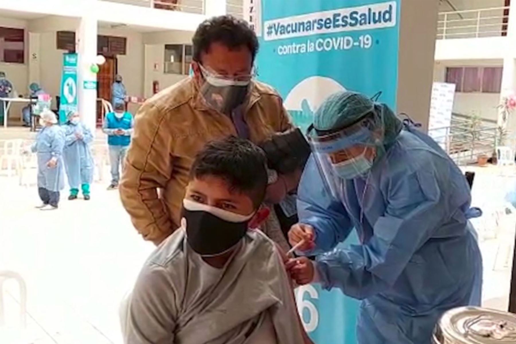 Cusco : EsSalud inició la vacunación adolescentes y jóvenes de 12 a 17 años