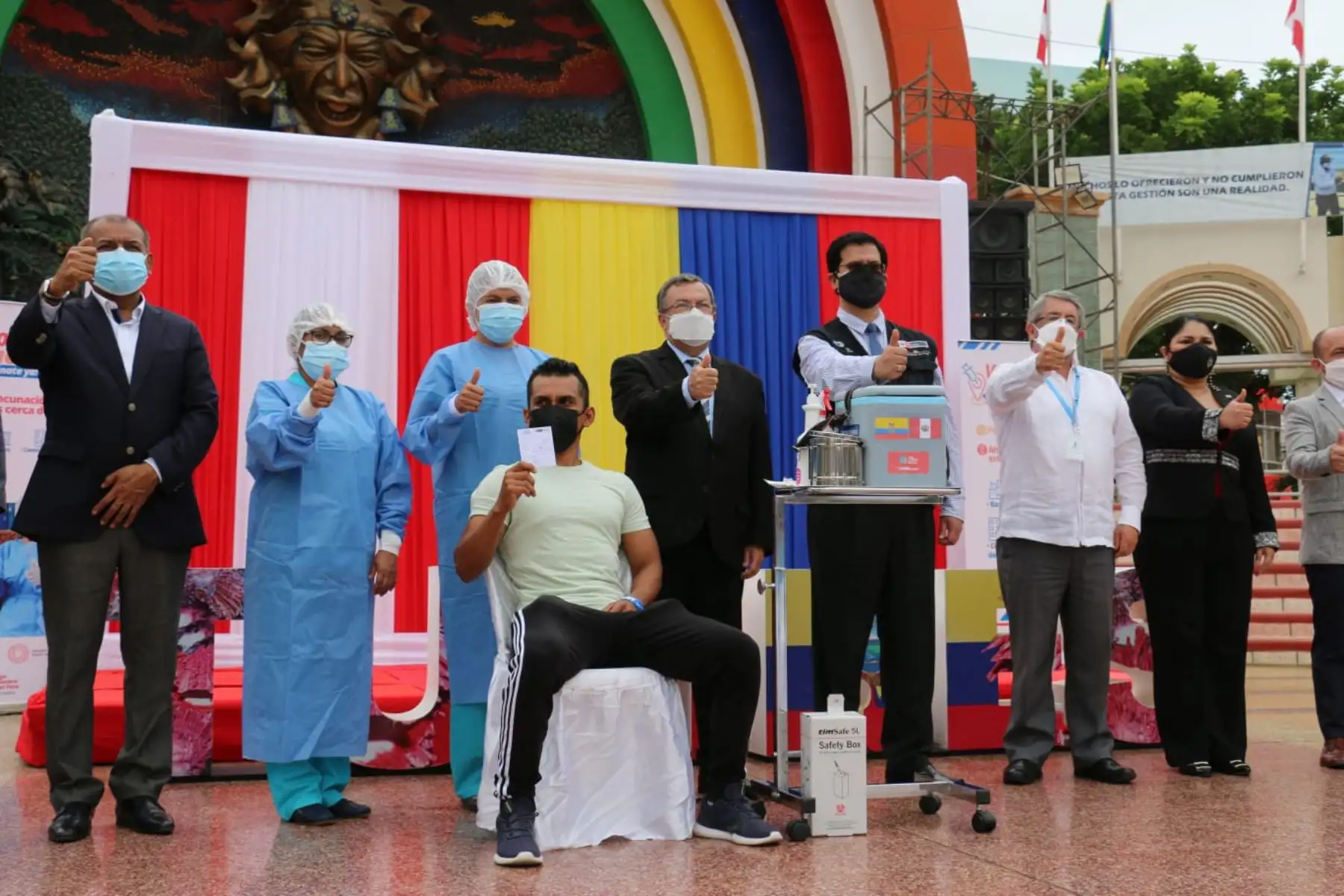 Hoy inicia la estrategia de vacunación binacional entre Perú y Ecuador que beneficiará a más de 94 000 personas en la región Tumbes. Son 336 000 dosis donadas por el gobierno de Ecuador, señaló el viceministro de Salud Pública, Gustavo Rosell.
Foto: ANDINA/Minsa