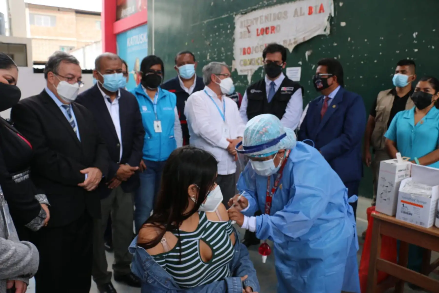 Hoy inicia la estrategia de vacunación binacional entre Perú y Ecuador que beneficiará a más de 94 000 personas en la región Tumbes. Son 336 000 dosis donadas por el gobierno de Ecuador, señaló el viceministro de Salud Pública, Gustavo Rosell.
Foto: ANDINA/Minsa