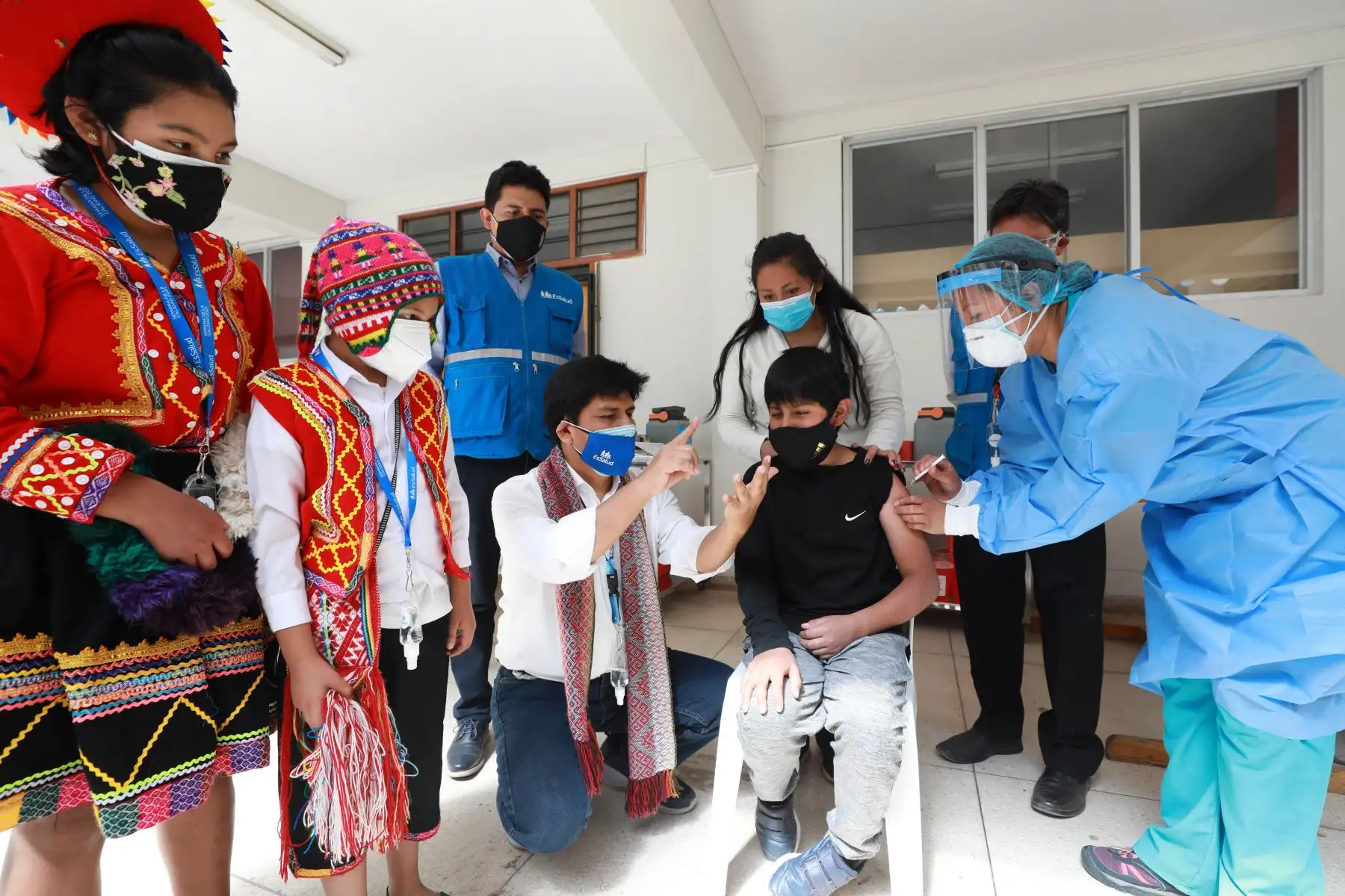 Durante visita de trabajo a la ciudad imperial, doctor Mario Carhuapoma supervisó implementación de equipamiento en hospital Adolfo Guevara. El titular del Seguro Social también impulsó proceso de vacunación contra la Covid-19. Foto: ANDINA/Essalud