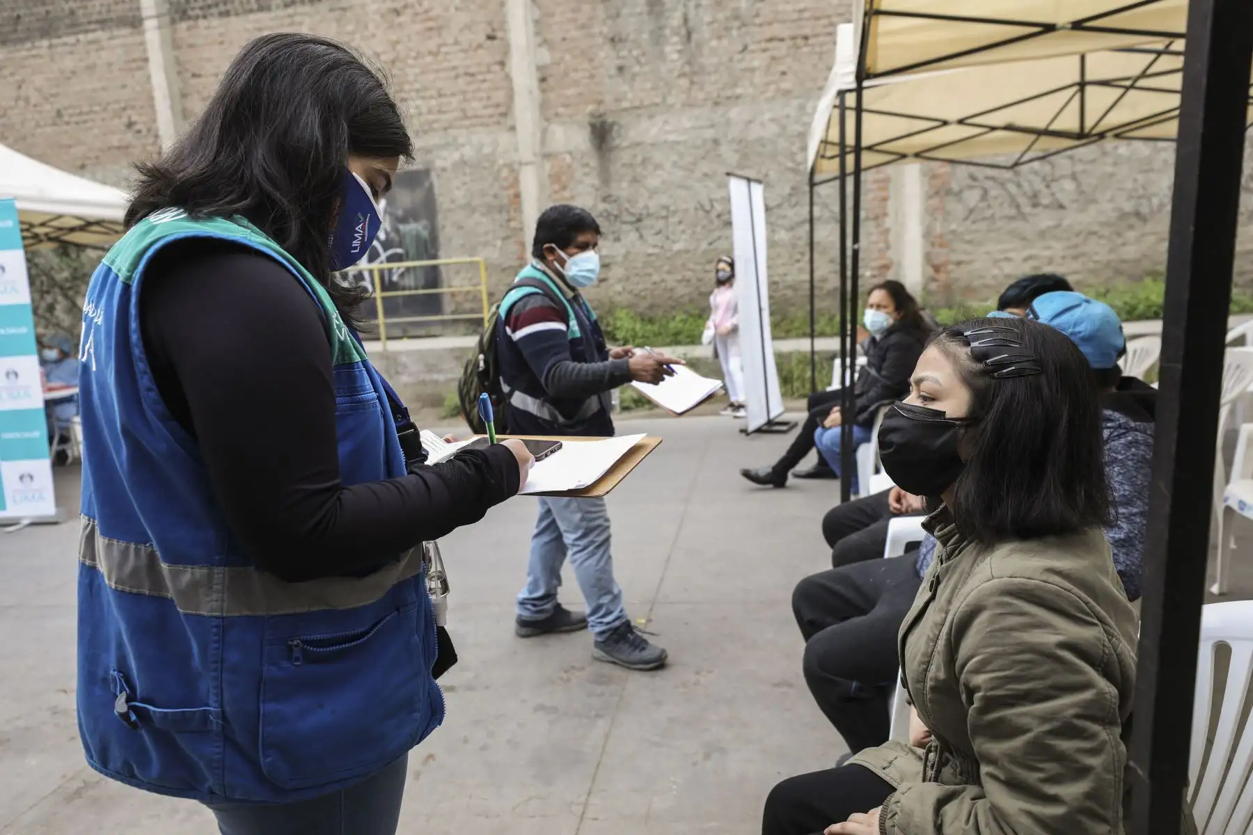 Campaña Lima te Cuida realizó pruebas de descarte Covid-19 a vecinos y comerciantes del mercado de San Pedro en Villa El Salvador. Foto: ANDINA/Municipalidad de Lima