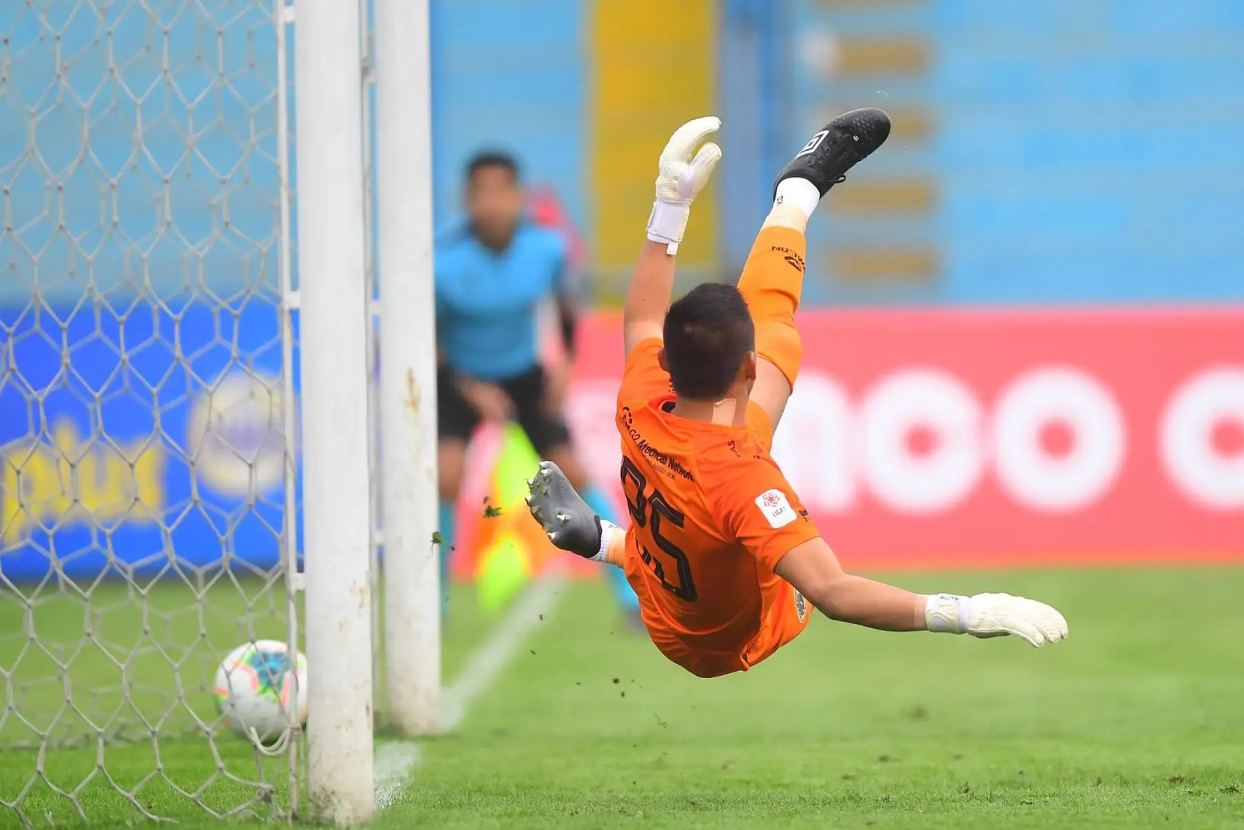 Hernán Barcos de Alianza Lima pone el 1-0 ante Cusco FC durante partido por la fecha 11 de la Liga 1, en el estadio Alberto Gallardo. Foto: Liga 1
