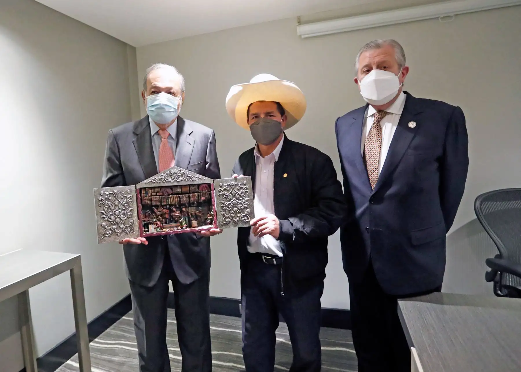 El presidente Pedro Castillo se reunió hoy con el empresario mexicano Carlos Slim.
