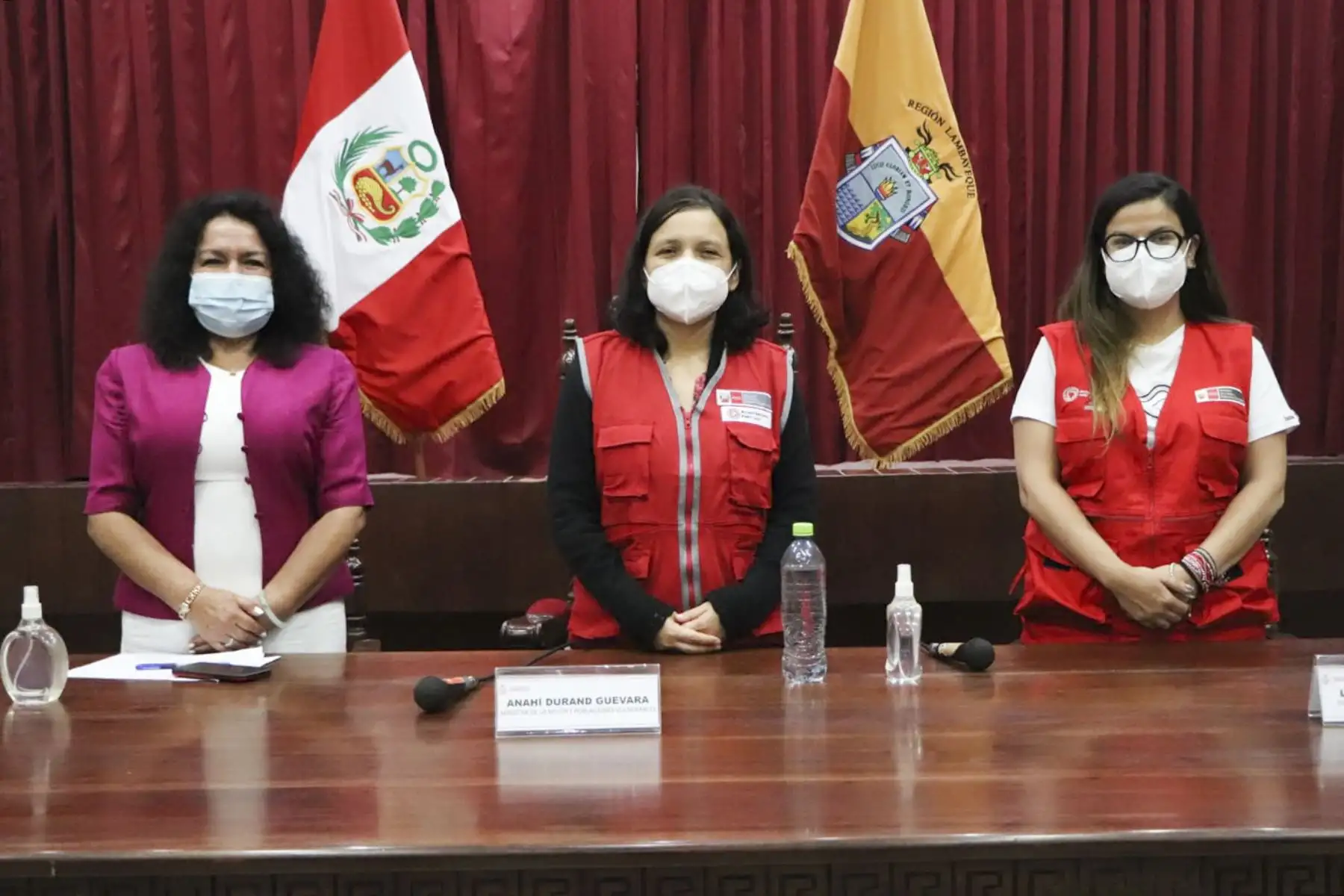 La ministra de la Mujer y Poblaciones Vulnerables, Anahí Durand,  encabezó "Dialogando Juntas", encuentro del MIMP con las mujeres organizadas de la región. Foto: MIMP