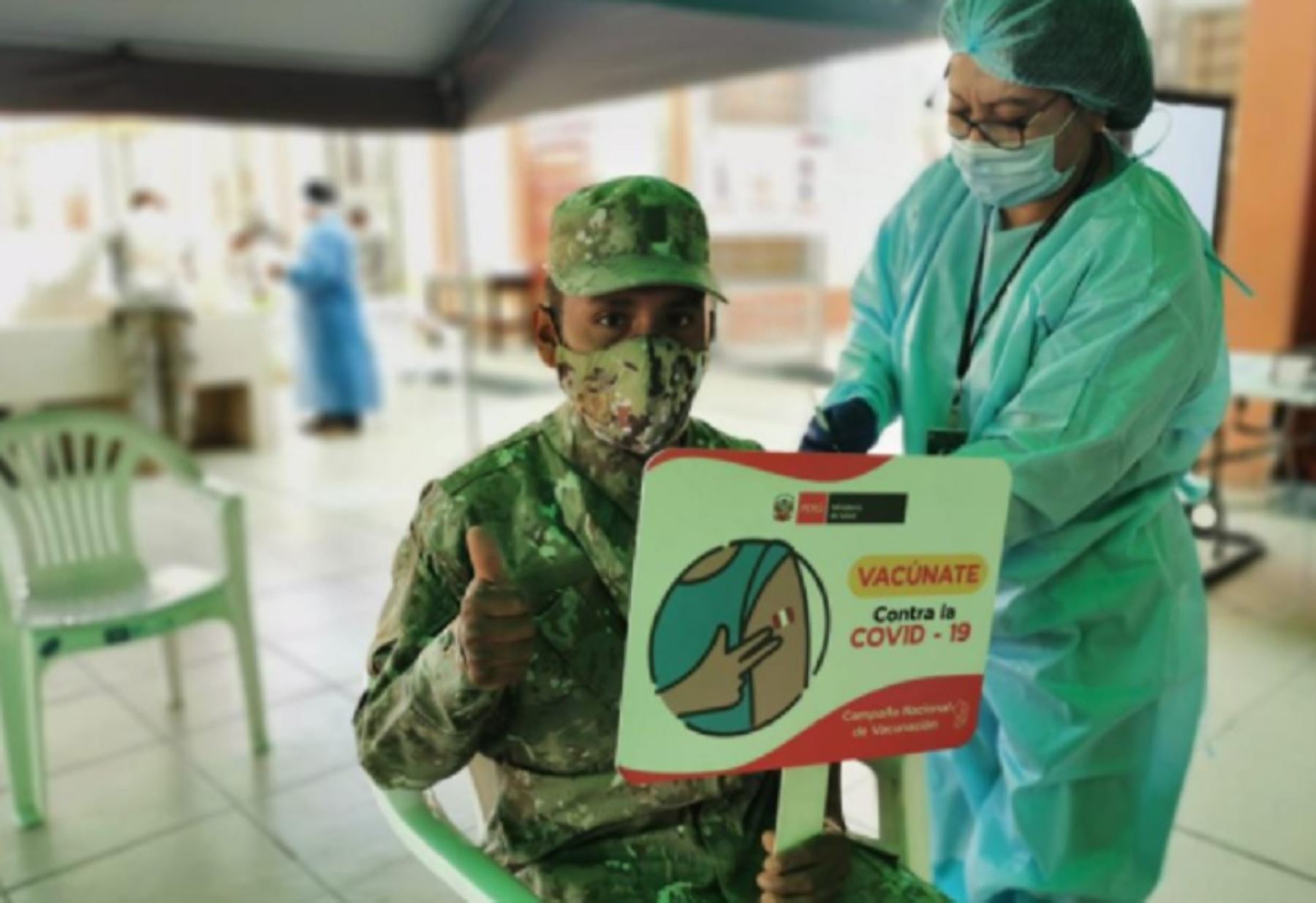 Personal del Ejército del Perú, con edades de 18 a 28 años, que prestan servicio en los ocho cuarteles ubicados en la región, recibieron la primera dosis de la vacuna contra el covid-19, en el marco del sexto Vacunatón programado por las autoridades de Salud para este fin de semana.