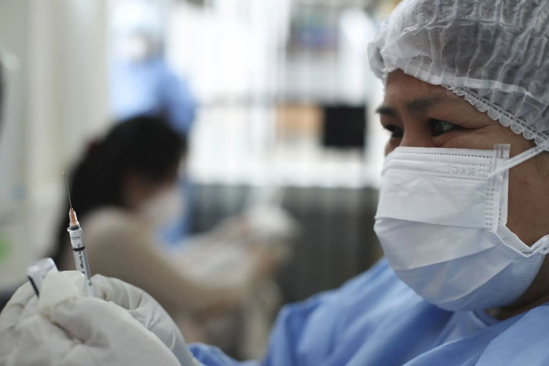 Así se desarrolla la vacunación contra la covid-19 en el Centro de Salud San Genaro de Chorrillos. Foto: ANDINA/Carla Patiño