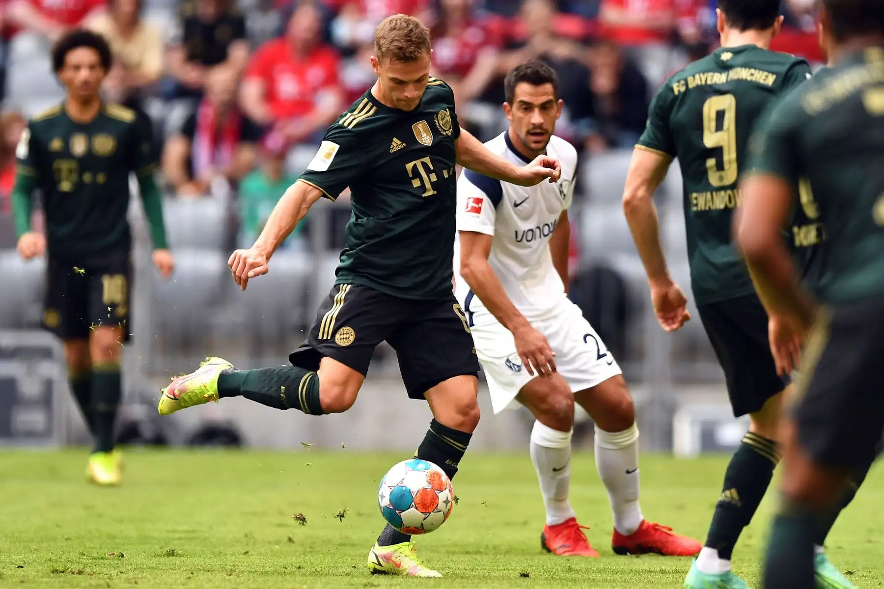 Joshua Kimmich del Bayern Múnich marca el 2-0 en el partido ante el Bochum por la Bundesliga. Foto. EFE