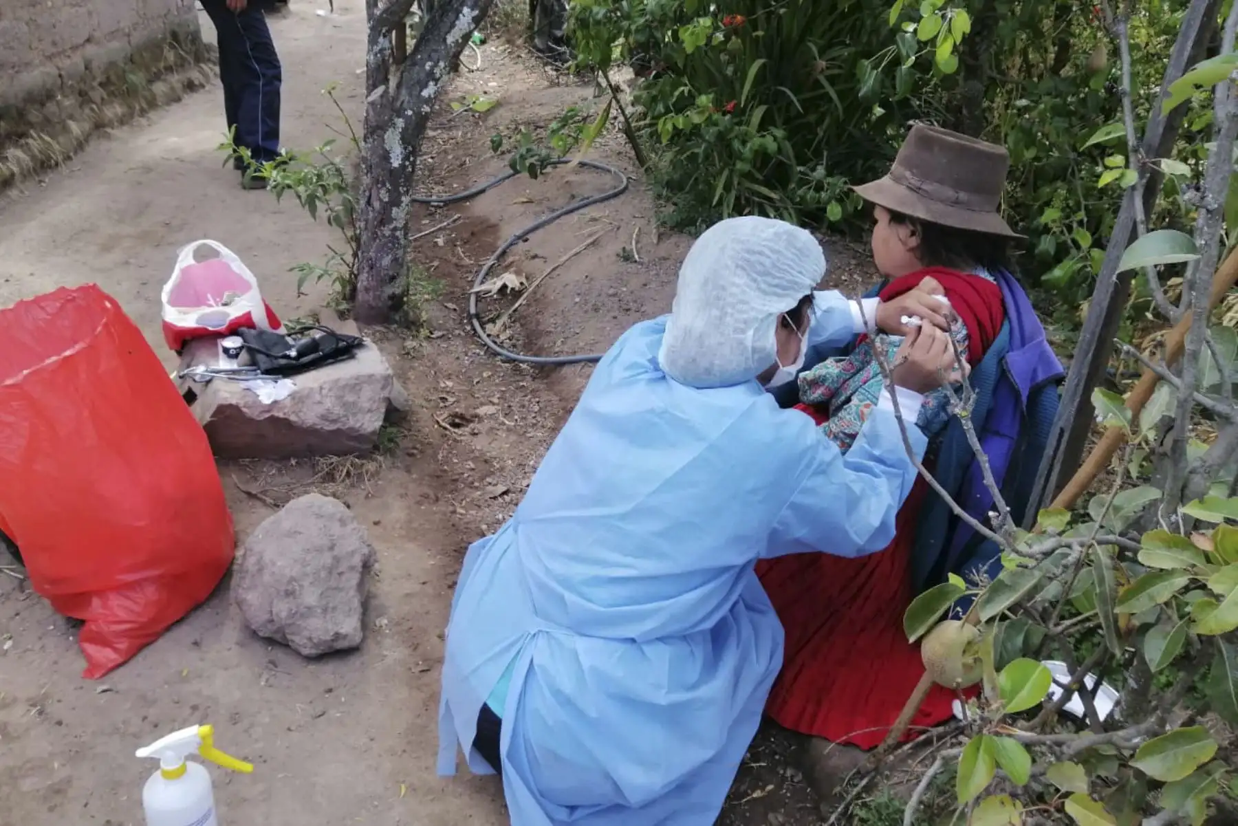 En Ayacucho, las brigadas de salud recorren las zonas más alejadas de la región para proteger, casa por casa, a más peruanos contra la covid-19. Foto:Minsa