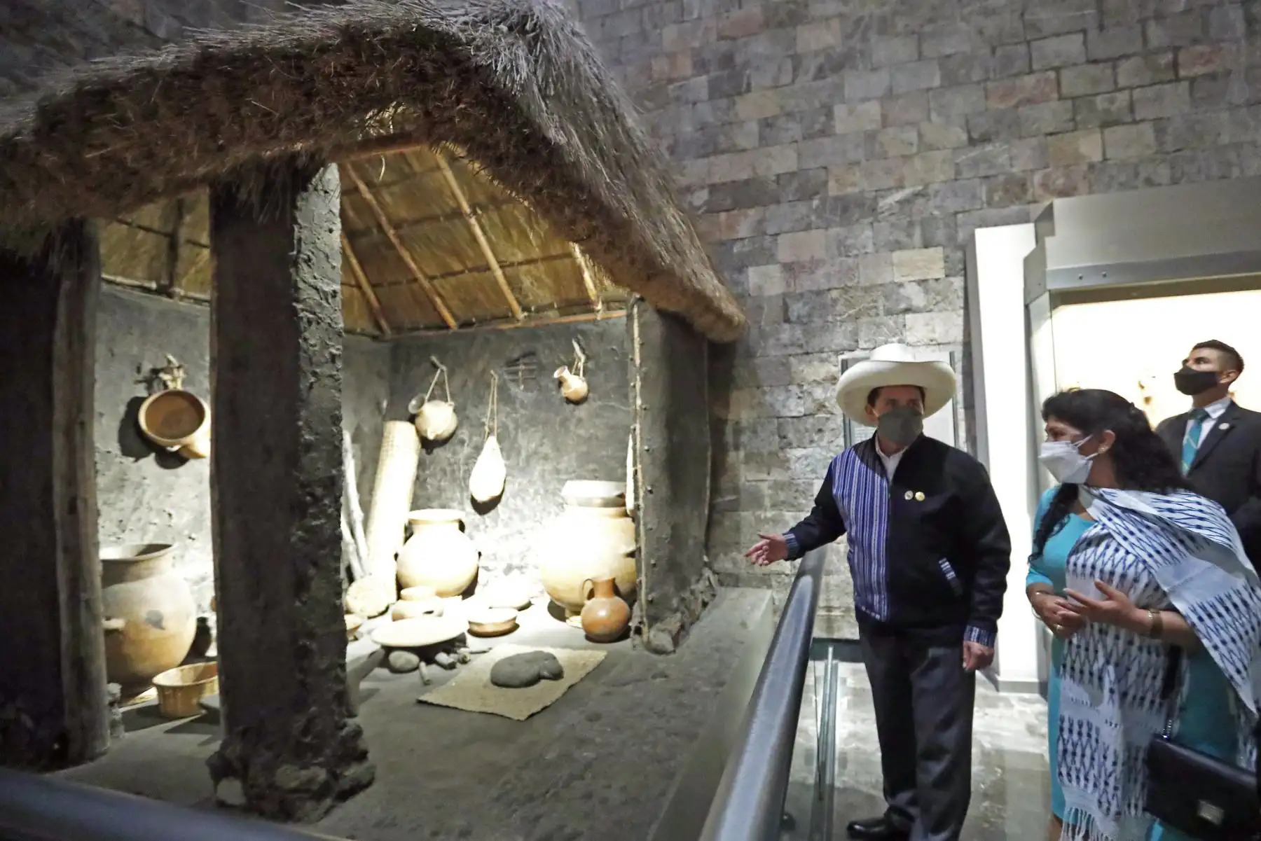 Presidente Pedro Castillo asistió a la inauguración de la exposición “Camina el autor” de Guamán Poma de Ayala, en el Museo de Antropología de México. Foto: ANDINA/Prensa Presidencia