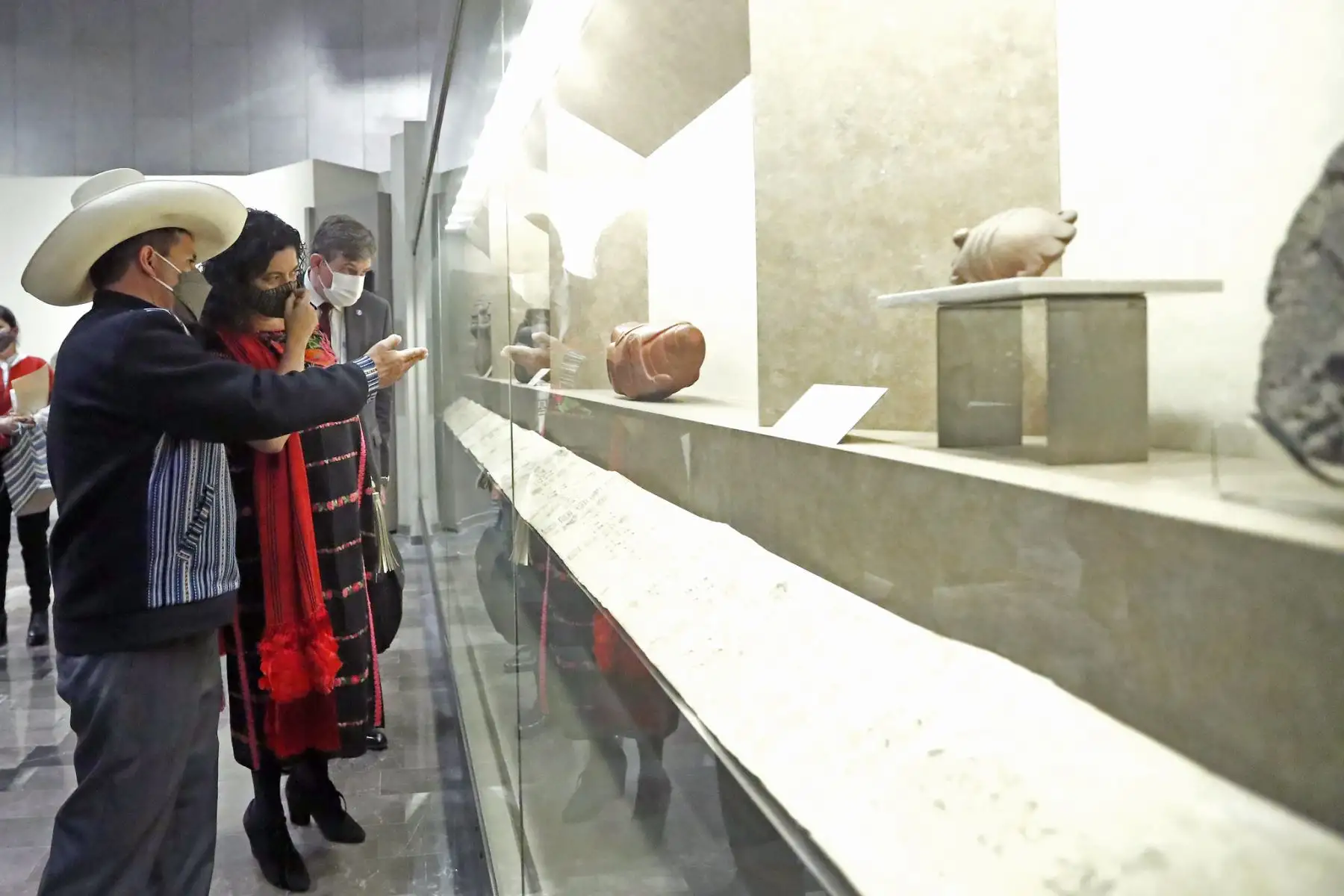 Presidente Pedro Castillo asistió a la inauguración de la exposición “Camina el autor” de Guamán Poma de Ayala, en el Museo de Antropología de México. Foto: ANDINA/Prensa Presidencia