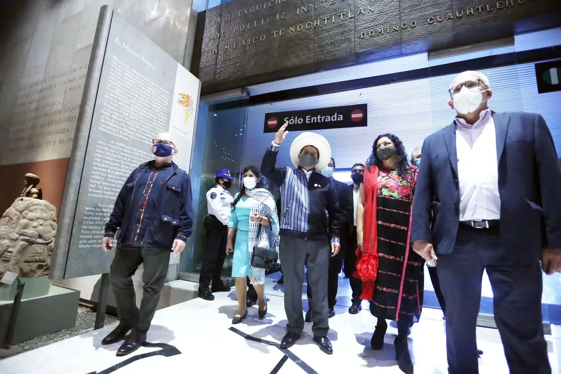 Presidente Pedro Castillo asistió a la inauguración de la exposición “Camina el autor” de Guamán Poma de Ayala, en el Museo de Antropología de México. Foto: ANDINA/Prensa Presidencia