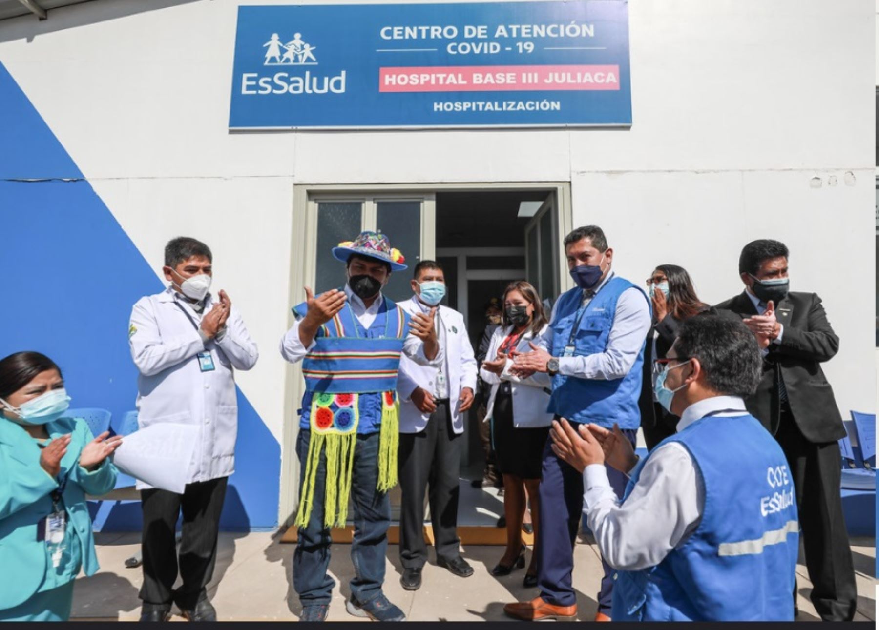 El presidente ejecutivo de EsSalud, Mario Carhuapoma, visitó la región Puno donde colocó la primera piedra del futuro hospital de alta complejidad del altiplano.