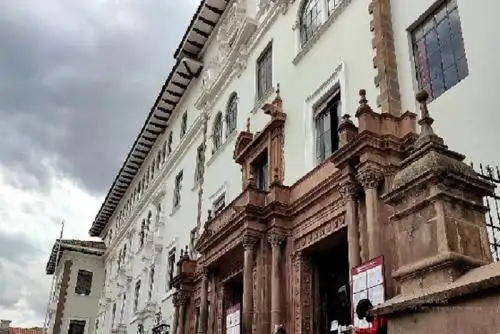 La Corte Superior del Cusco considera necesario sensibilizar al Gobierno nacional para de manera inmediata disponer la descentralización del proceso de vacunación para los trabajadores del sector público y privado. Foto: ANDINA/Difusión