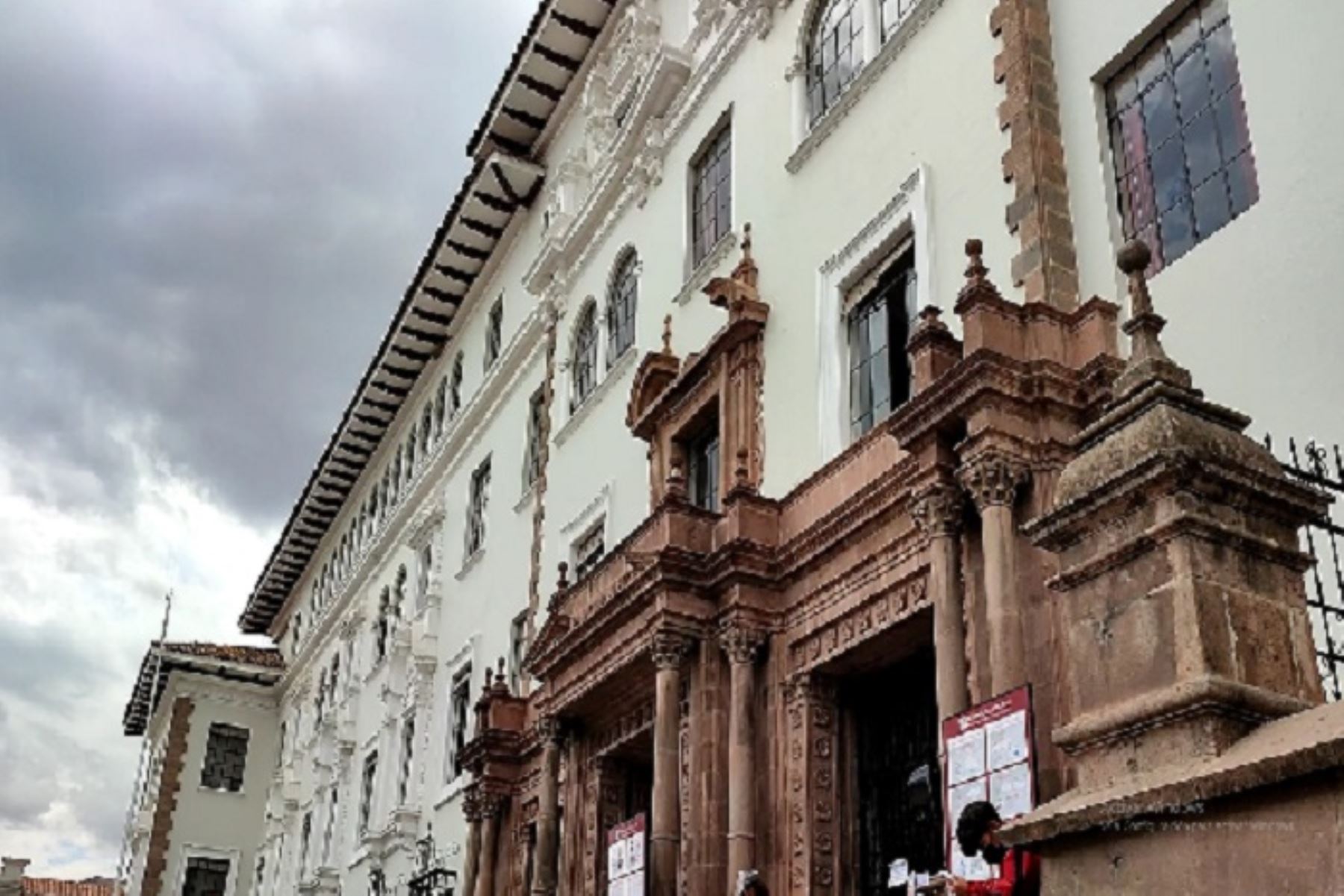La Corte Superior del Cusco considera necesario sensibilizar al Gobierno nacional para de manera inmediata disponer la descentralización del proceso de vacunación para los trabajadores del sector público y privado. Foto: ANDINA/Difusión