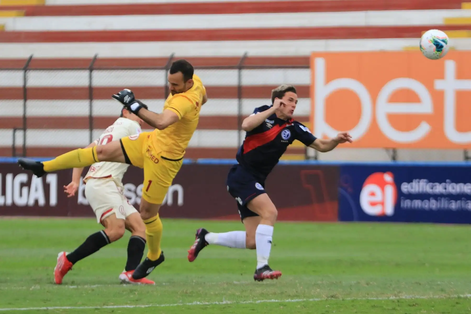 Universitario de Deportes se enfrenta a Deportivo Municipal en el estadio Miguel Grau del Callao por la Fase 2 de la Liga 1. Foto: FPF