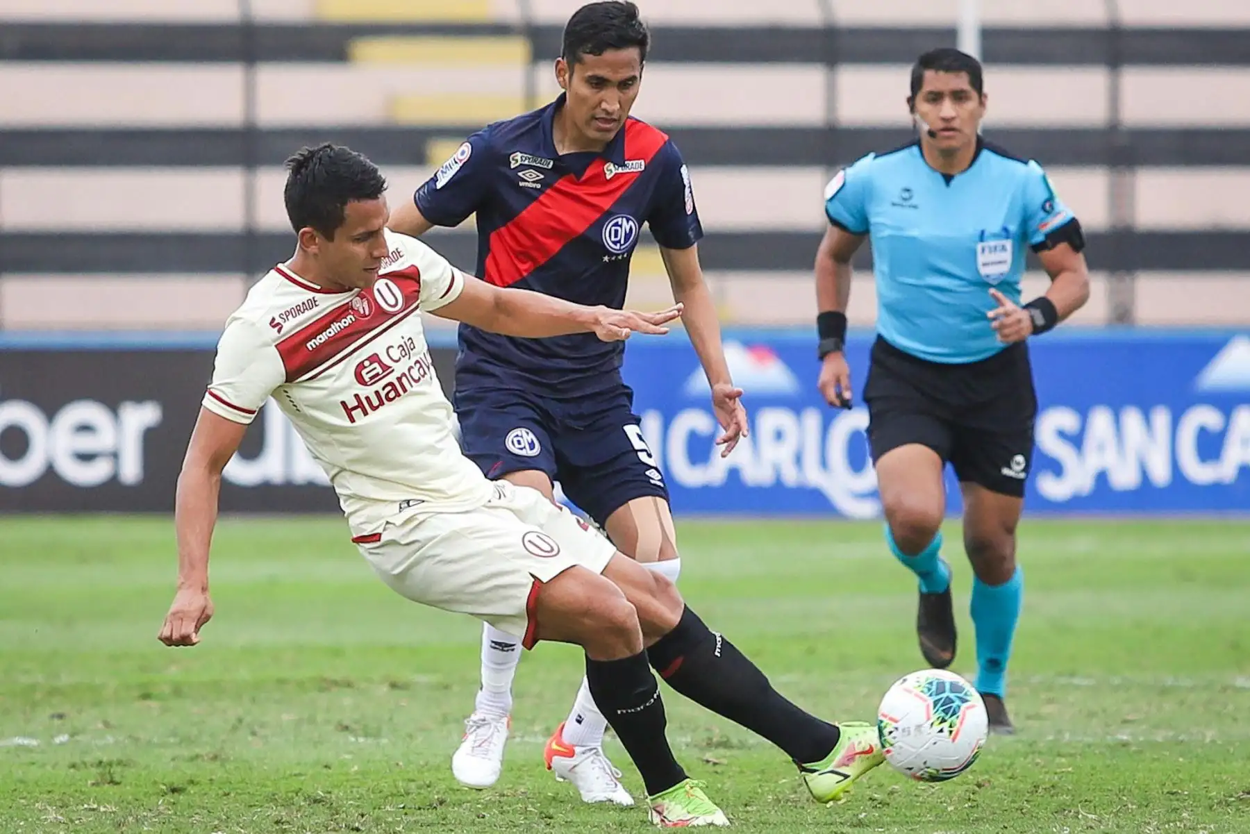 Universitario de Deportes se enfrenta a Deportivo Municipal en el estadio Miguel Grau del Callao por la Fase 2 de la Liga 1. Foto: FPF