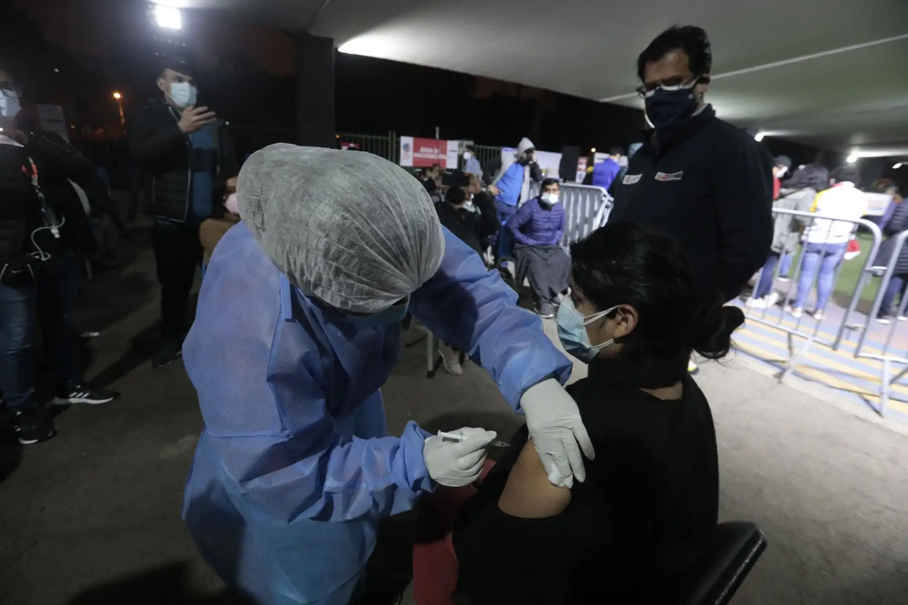 2´121,222 de peruanos fueron vacunados en la semana contra el covid-19 mientras que el Vacuna Fest, donde las personas acuden disfrazados de sus personajes favoritos, se viene realizando en diversas regiones del país. Foto: Minsa