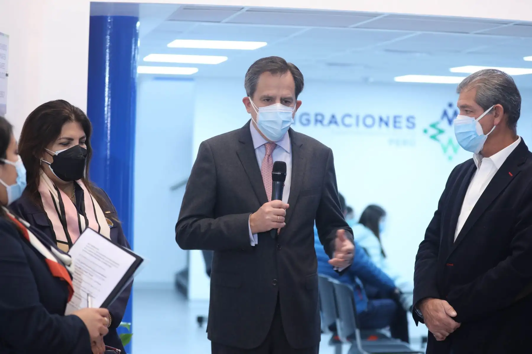 Migraciones amplia atención de su agencia en el centro empresarial del Jockey Plaza, donde pasará de 50 citas diarias a 300 citas en esta oficina del centro comercial.
Foto: ANDINA/Andrés Valle