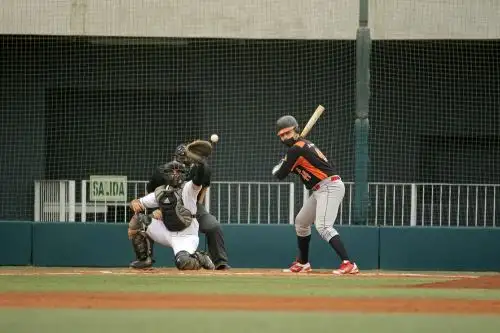 Inicio del Campeonato Bicentenario de Béisbol en estadio de Villa María del Triunfo