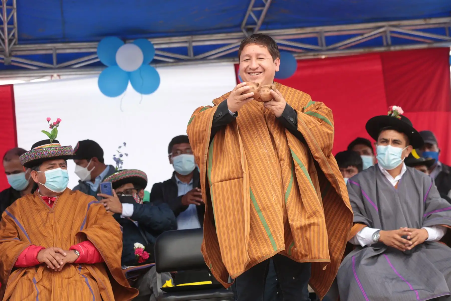 El presidente del Consejo de Ministros, Guido Bellido, participa en el espacio de diálogo para el desarrollo del distrito de Canaria en la región Ayacucho. Foto: ANDINA/PCM