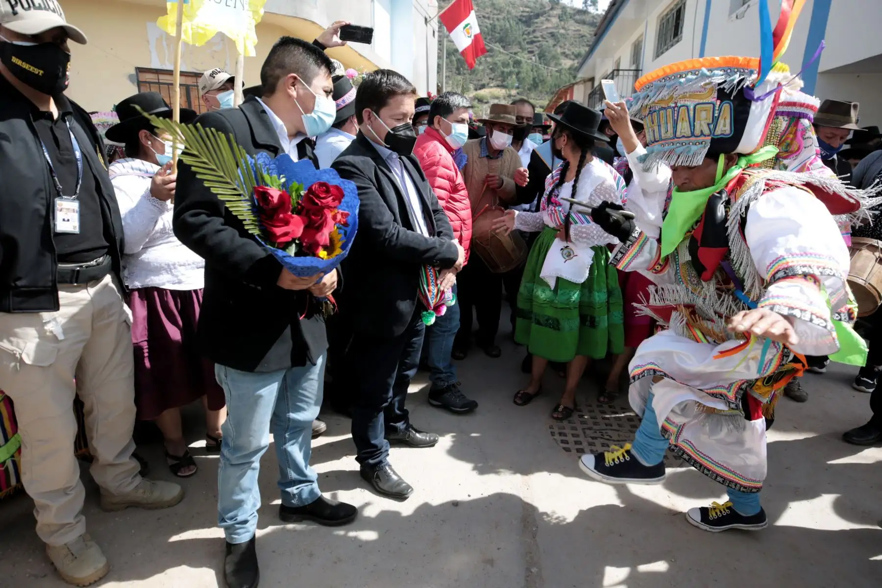 El presidente del Consejo de Ministros, Guido Bellido, participa en el espacio de diálogo para el desarrollo del distrito de Canaria en la región Ayacucho. Foto: ANDINA/PCM