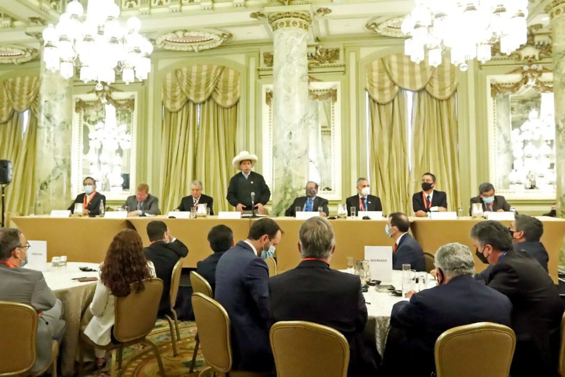 El presidente Pedro Castillo se reúne con empresarios de la Cámara de Comercio de Estados Unidos. Foto: ANDINA/ Prensa Presidencia.