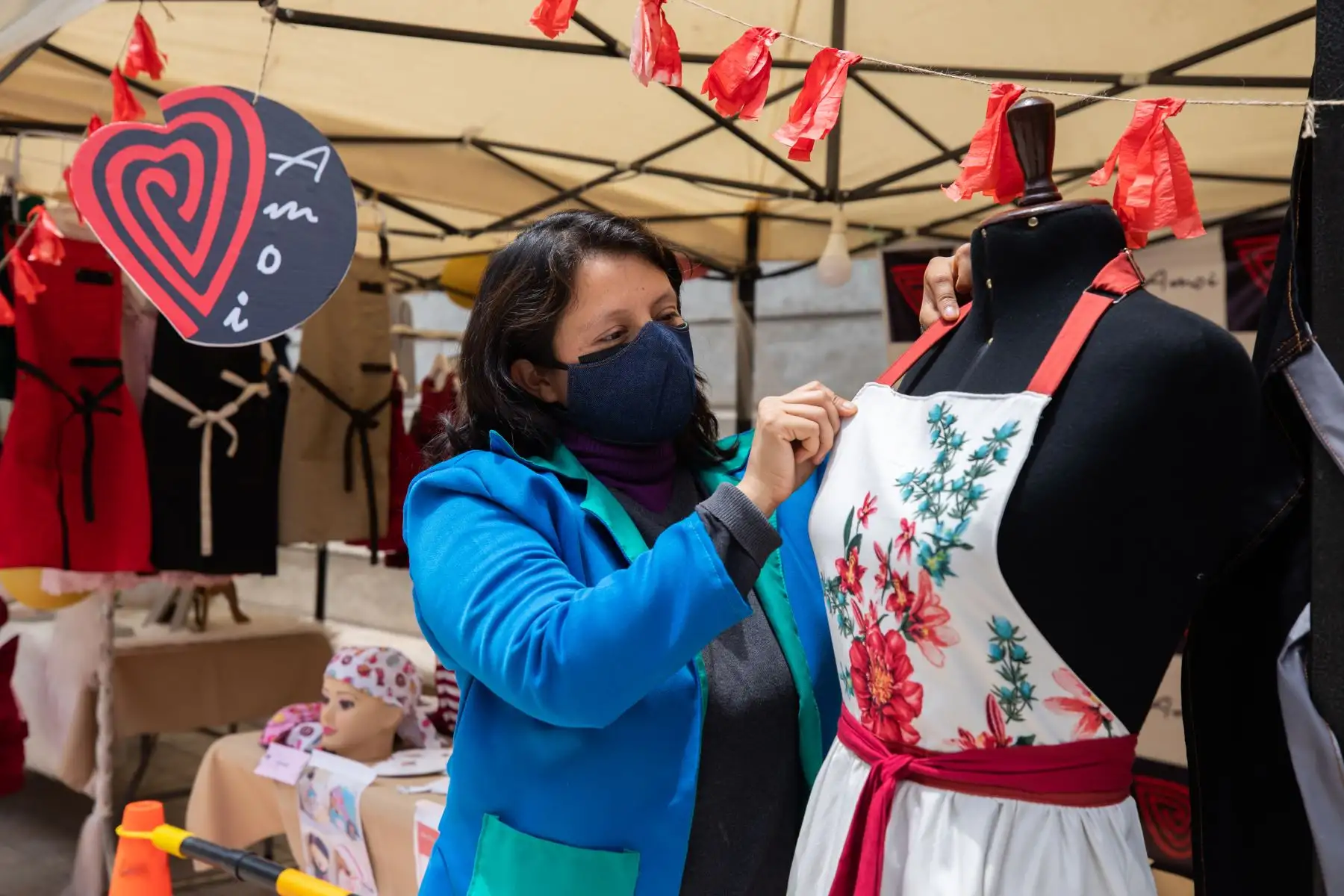 Hasta el domingo 26 de septiembre, la Municipalidad de Lima organizará la feria Emprendedores 2021 edición primavera, donde 50 pequeños comerciantes ofrecen ropa y calzado de temporada, artículos para el hogar, implementos e indumentaria para hacer deporte, postres y mucho más. Foto: ANDINA/Municipalidad de Lima