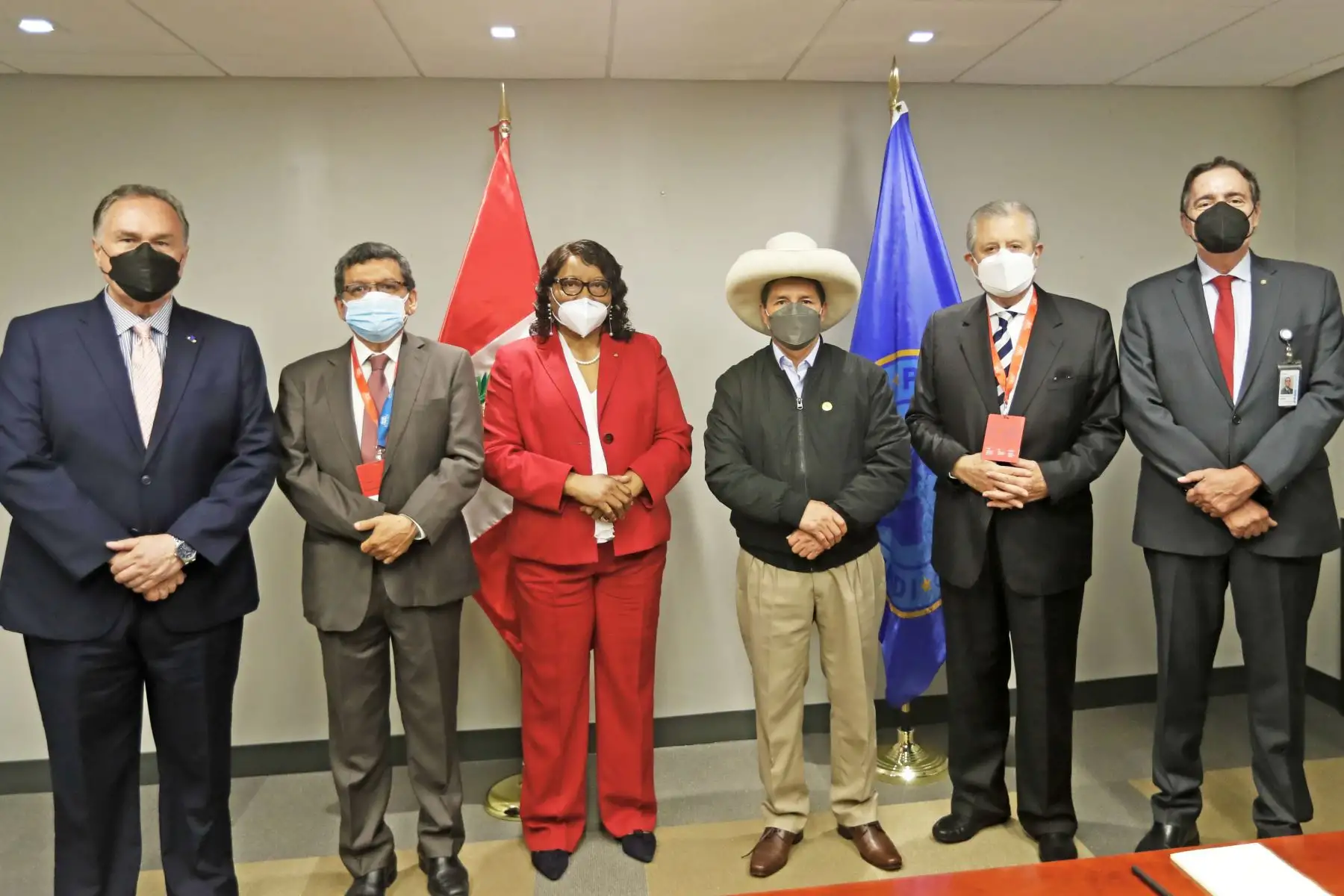 Como parte de sus actividades en EE. UU., el presidente Pedro Castillo se reunió con la directora de la Organización Panamericana de la Salud, Dra. Carissa F. Etienne donde abordaron el fortalecimiento de la salud y lucha contra la pandemia. En la cita estuvieron los titulares del ministerio de salud, Hernando Cevallos y el canciller Óscar Maúrtua. Foto: ANDINA/Presidencia Perú