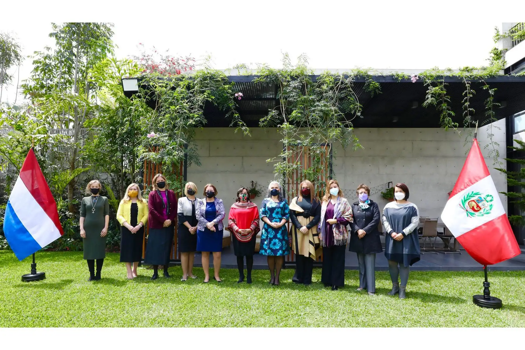 Vicepresidenta Dina Boluarte se reunió con varias embajadoras.