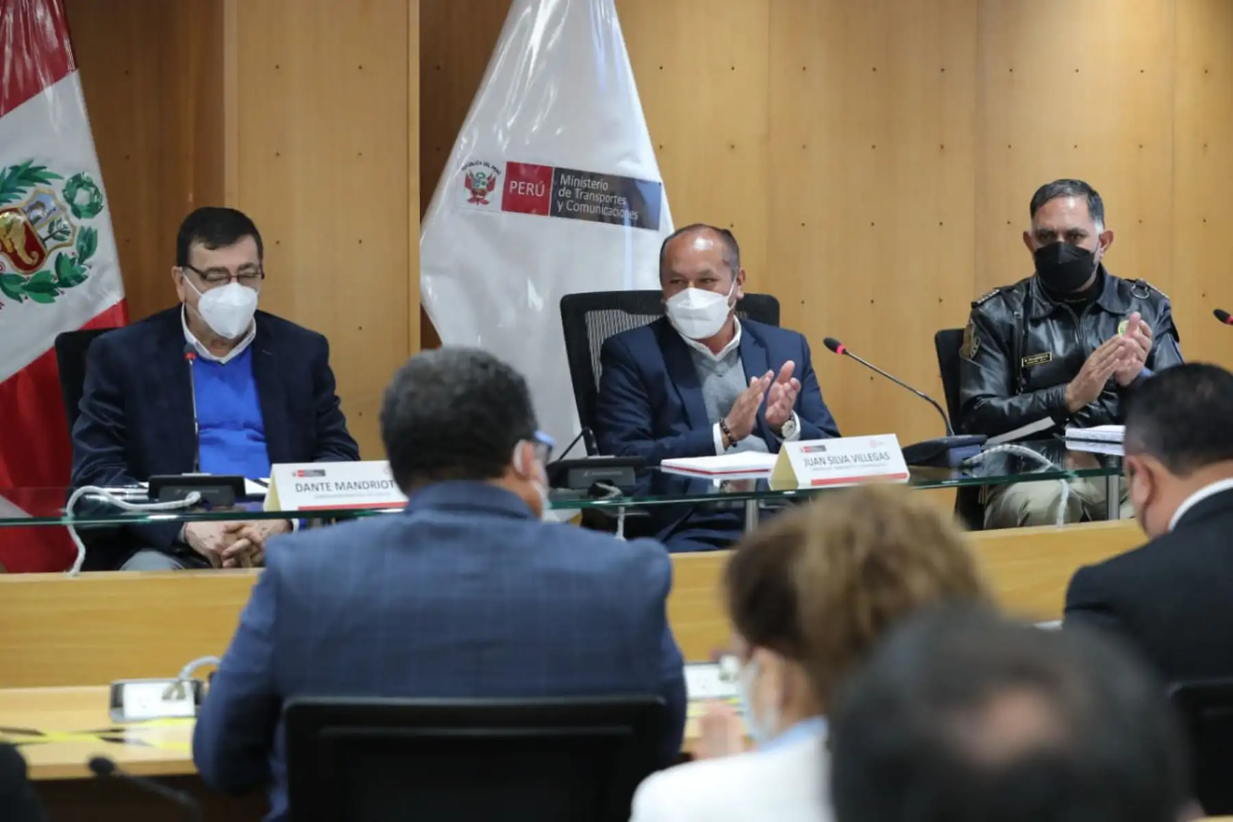 El ministro de Transporte y Comunicaciones, Juan Silva, propuso la creación de una comisión multisectorial, para enfrentar el problema. ANDINA/ MTC