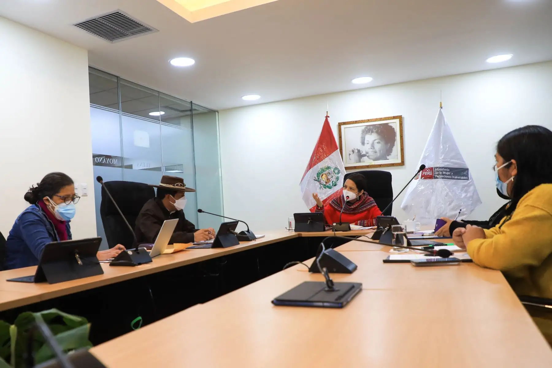 Reunión con ministro de Desarrollo Agrario y Riego sobre acciones conjuntas del Ejecutivo a la mujer agraria. Foto: Mimp