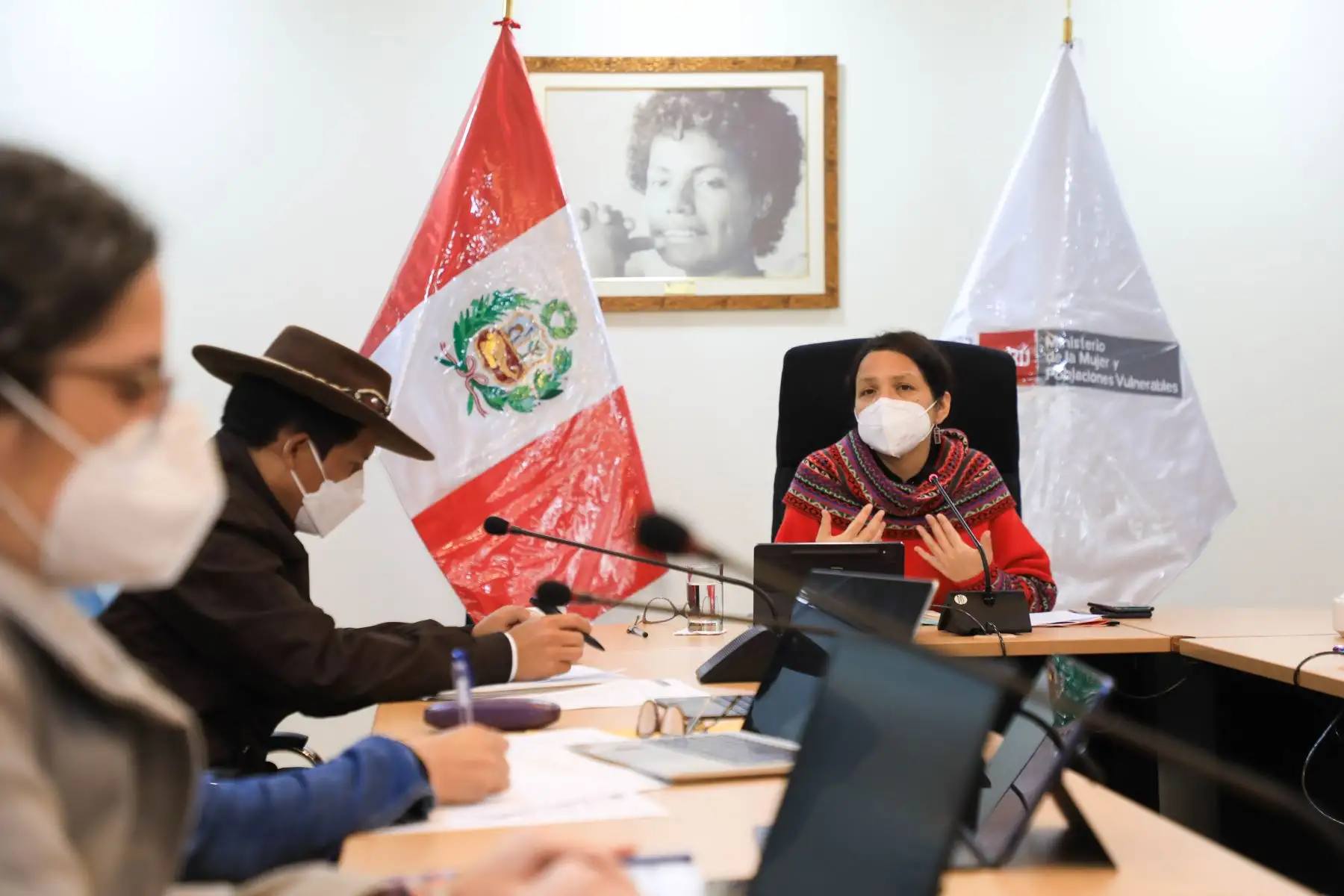 Reunión de los ministros Anahí Durand (Mimp) y Víctor Maita (Midagri) para impulsar los derechos de la mujer campesina.