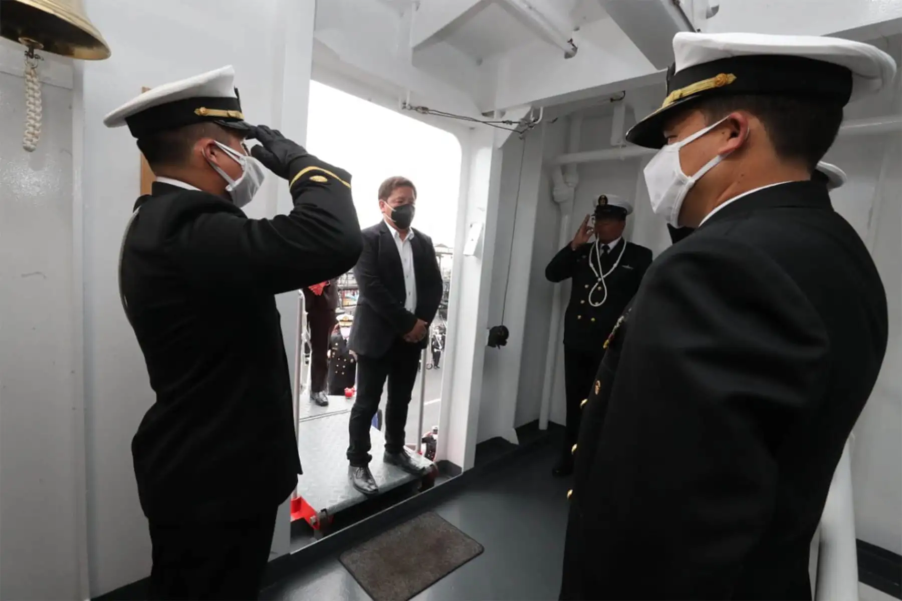 El presidente del Consejo de Ministros, Guido Bellido, junto a ministros del sector Defensa y Ambiente, participa en la inauguración del seminario “Prospectiva de Investigación Científica en el Mar de Grau”, organizado por la Marina de Guerra del Perú , a través de la Dirección de Hidrografía y Navegación.
Foto: PCM