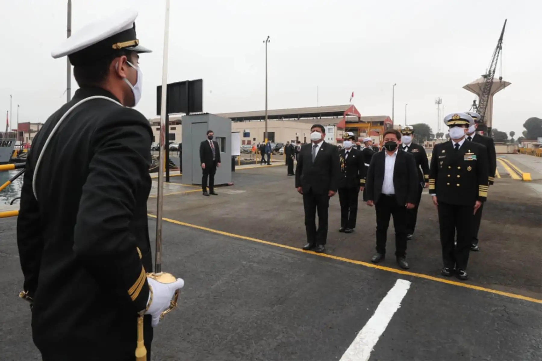 El presidente del Consejo de Ministros, Guido Bellido, junto a ministros del sector Defensa y Ambiente, participa en la inauguración del seminario “Prospectiva de Investigación Científica en el Mar de Grau”, organizado por la Marina de Guerra del Perú , a través de la Dirección de Hidrografía y Navegación.
Foto: PCM