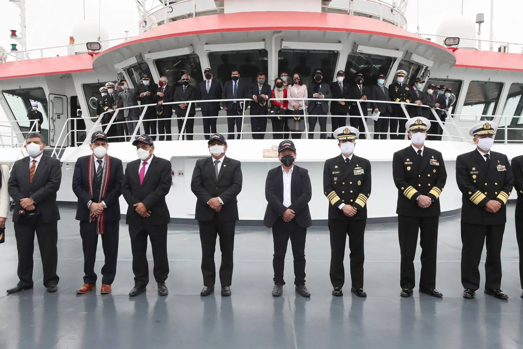 El presidente del Consejo de Ministros, Guido Bellido, junto a ministros del sector Defensa y Ambiente, participa en la inauguración del seminario “Prospectiva de Investigación Científica en el Mar de Grau”, organizado por la Marina de Guerra del Perú , a través de la Dirección de Hidrografía y Navegación.
Foto: PCM