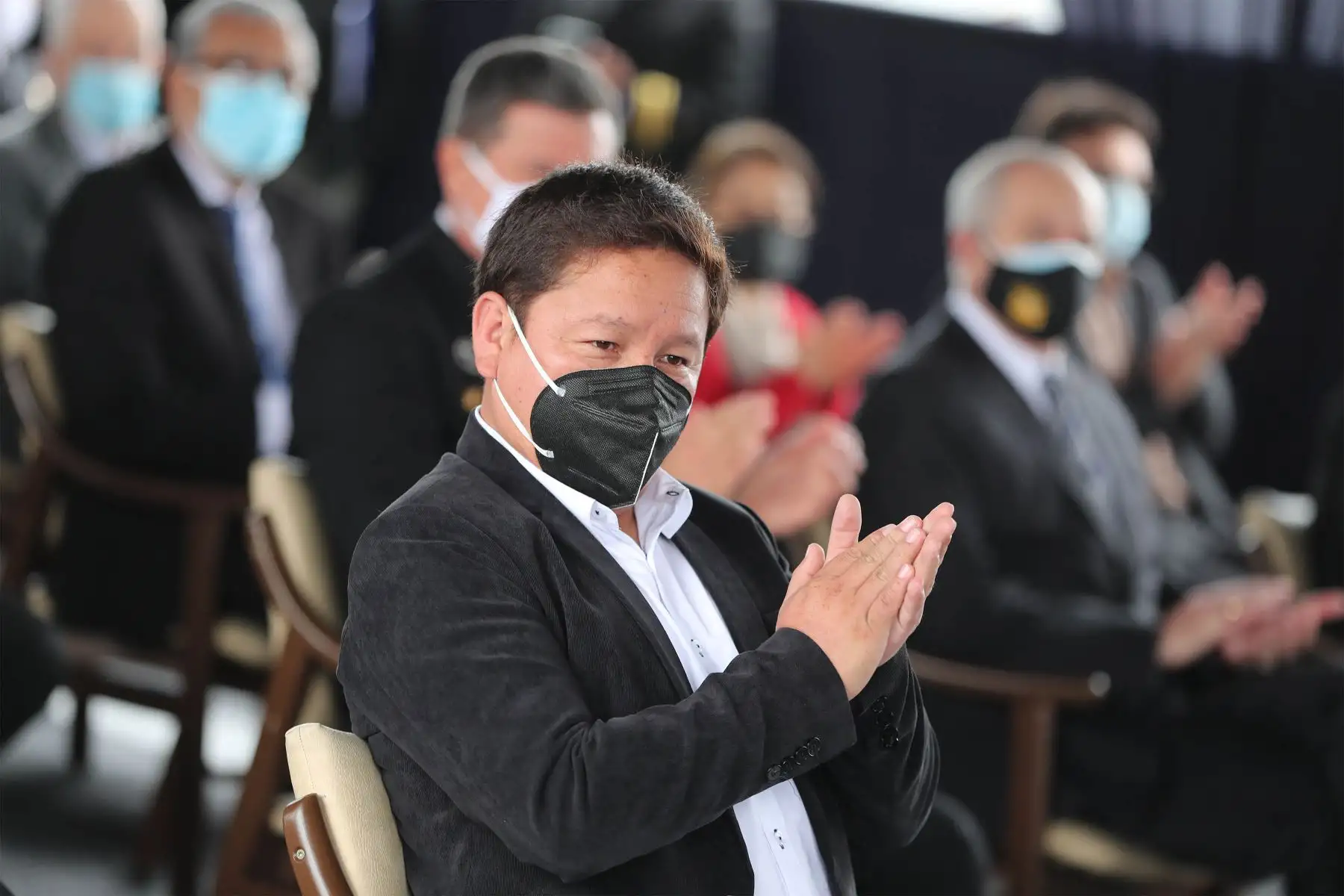 El presidente del Consejo de Ministros, Guido Bellido, junto a ministros del sector Defensa y Ambiente, participa en la inauguración del seminario “Prospectiva de Investigación Científica en el Mar de Grau”, organizado por la Marina de Guerra del Perú , a través de la Dirección de Hidrografía y Navegación.
Foto: PCM