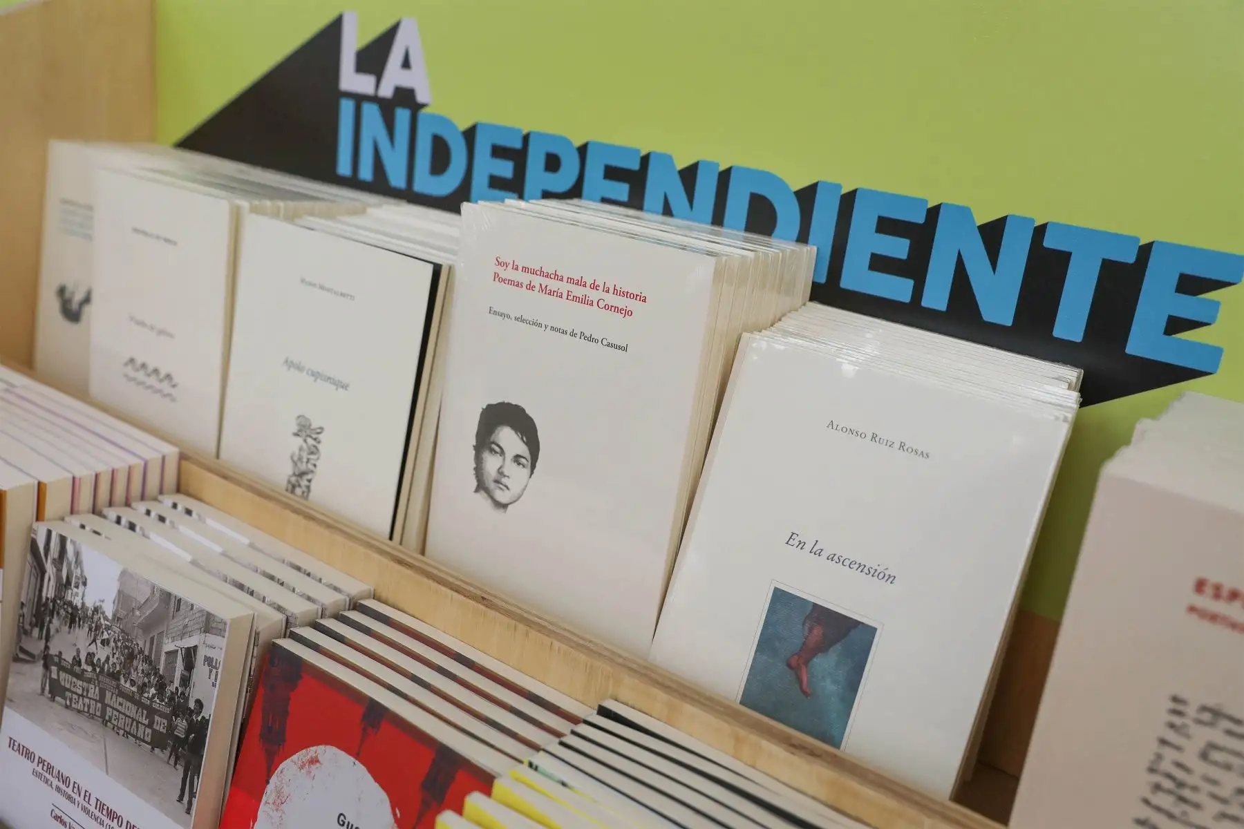 El Ministro de Cultura, Ciro Gálvez participa en la Inauguración de la cuarta edición de " La Independiente ". Feria de editoriales peruanas que participan  en la Alianza Francesa de  Lima.
Foto: ANDINA/Andrés Valle