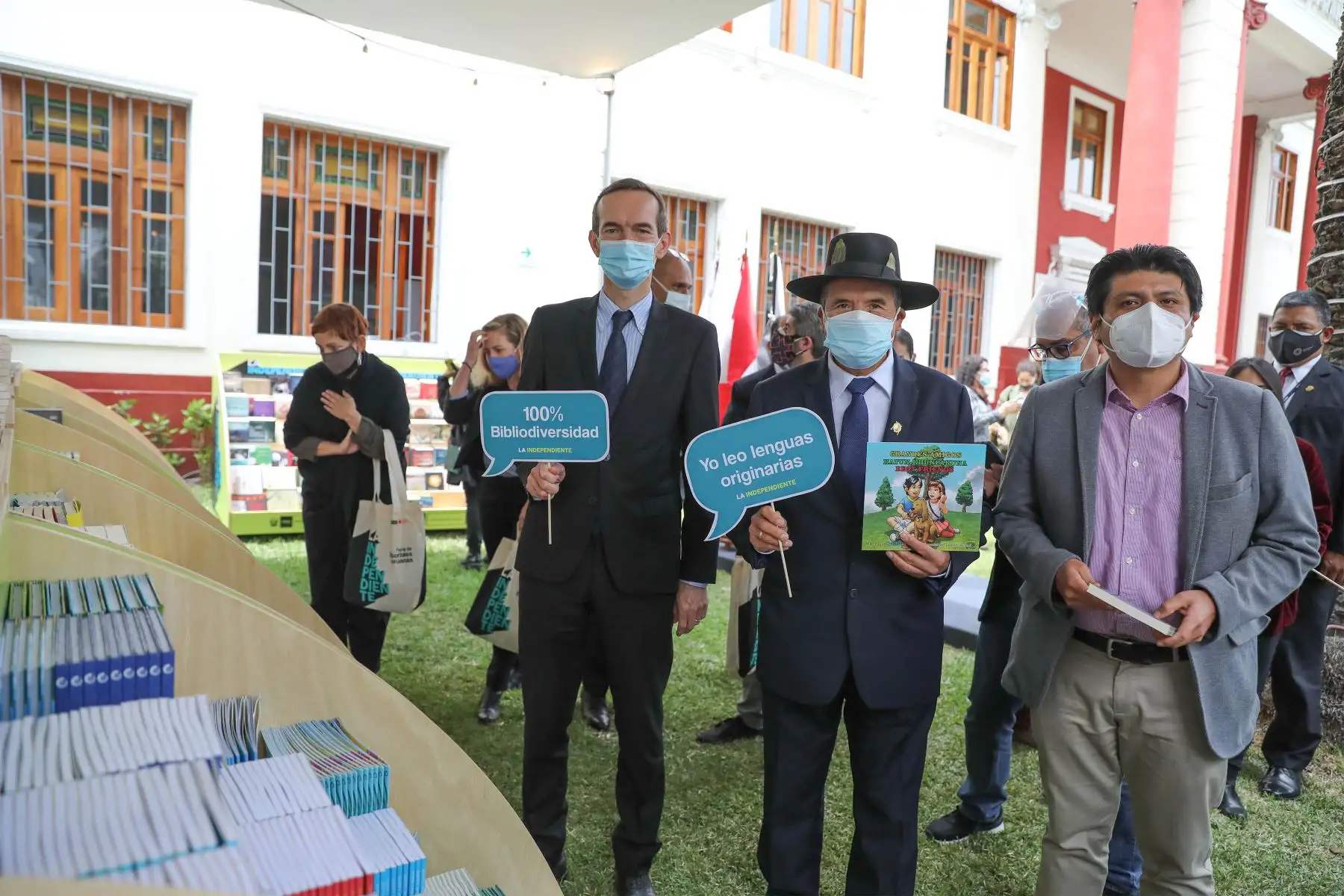 El Ministro de Cultura, Ciro Gálvez participa en la Inauguración de la cuarta edición de " La Independiente ". Feria de editoriales peruanas que participan  en la Alianza Francesa de  Lima.
Foto: ANDINA/Andrés Valle