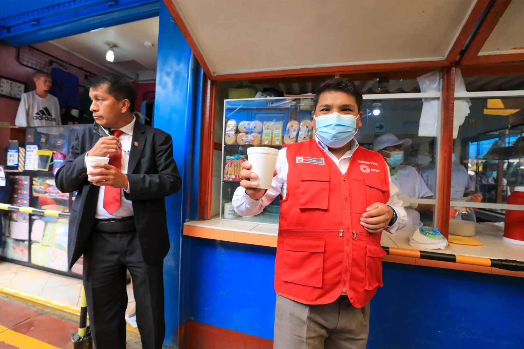 El ministro de la Producción,  Yvan Quispe anunció el concurso Mercados Modernos” en el mercado de Mirones Bajo, Cercado de Lima.
Foto:@MINPRODUCCION