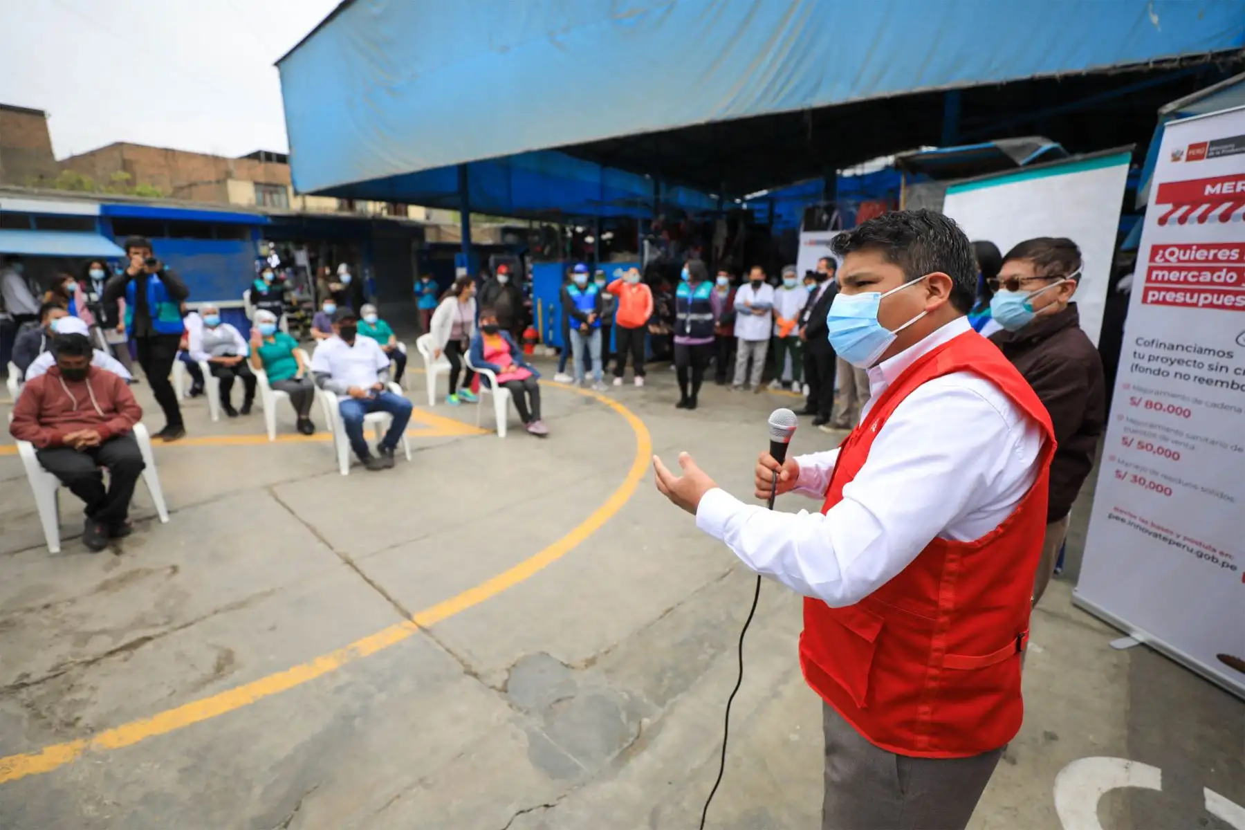 El ministro de la Producción,  Yvan Quispe anunció el concurso Mercados Modernos” en el mercado de Mirones Bajo, Cercado de Lima.
Foto:@MINPRODUCCION