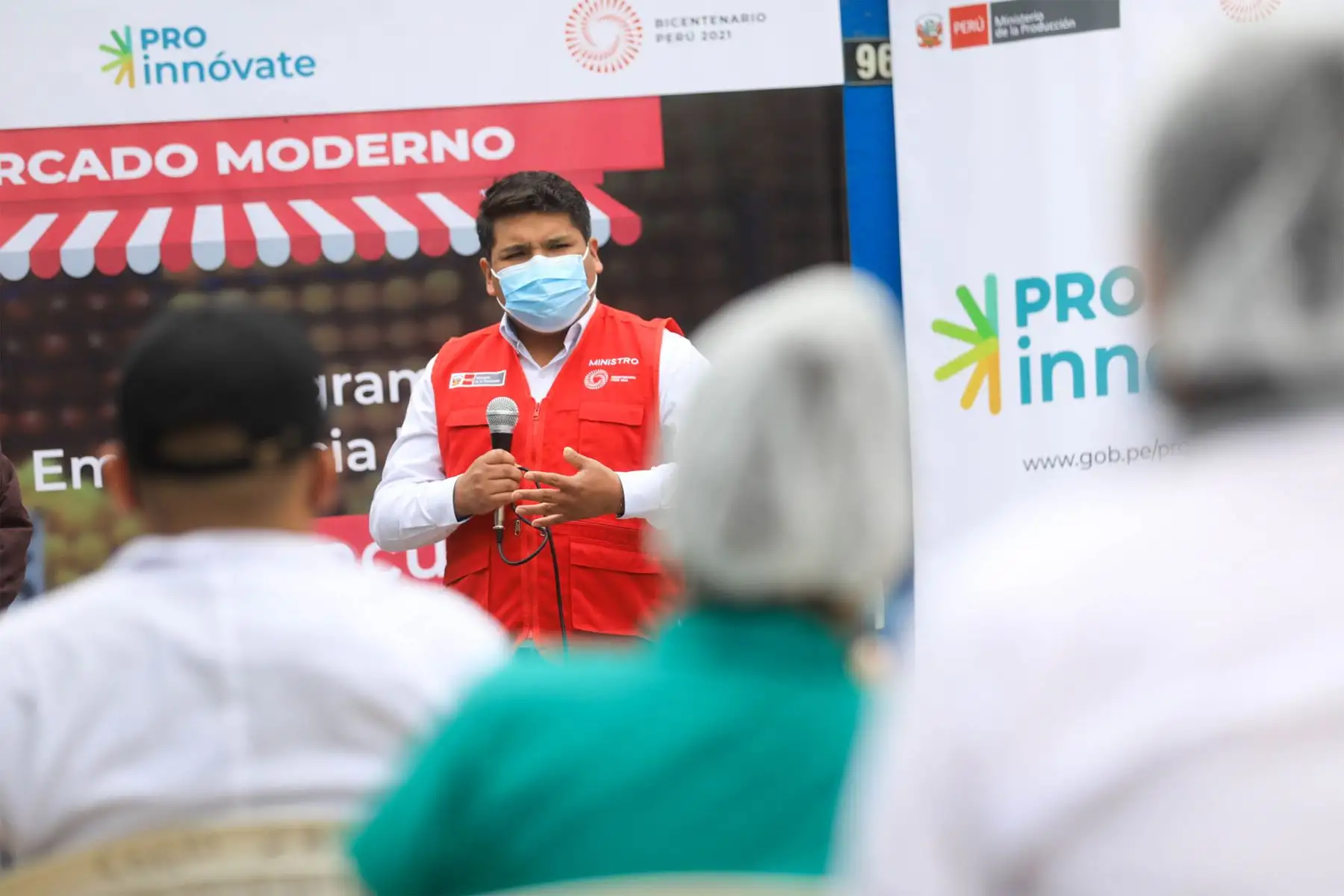 El ministro de la Producción,  Yvan Quispe anunció el concurso Mercados Modernos” en el mercado de Mirones Bajo, Cercado de Lima.
Foto:@MINPRODUCCION