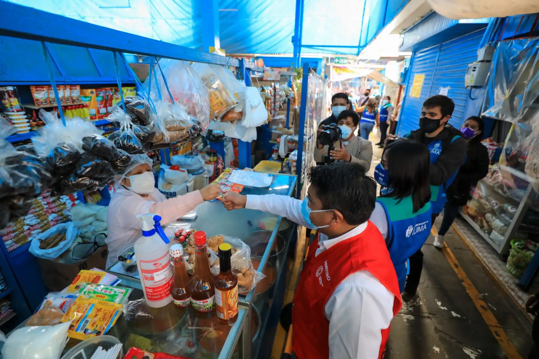 El ministro de la Producción,  Yvan Quispe anunció el concurso Mercados Modernos” en el mercado de Mirones Bajo, Cercado de Lima.
Foto:@MINPRODUCCION