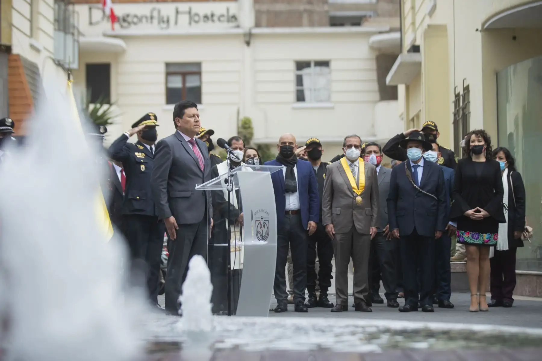 Ministro de Cultura, Ciro Gálvez acompañado del Alcalde de Miraflores, Luis Molina y representantes del ministerio de Defensa participaron del pasacalle “Construyendo una Cultura de Paz”. Comparsas de organizaciones culturales desfilaron por la avenida Larco y alrededores del distrito de Miraflores, e hicieron una parada en la Fuente del Paseo de la Solidaridad en la calle Tarata como parte del homenaje por el Día Internacional de La Paz. Foto: ANDINA/Carla Patiño